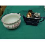 Ceramic toilet bowl with handle and amusing novelty teapot of an AGA with cat