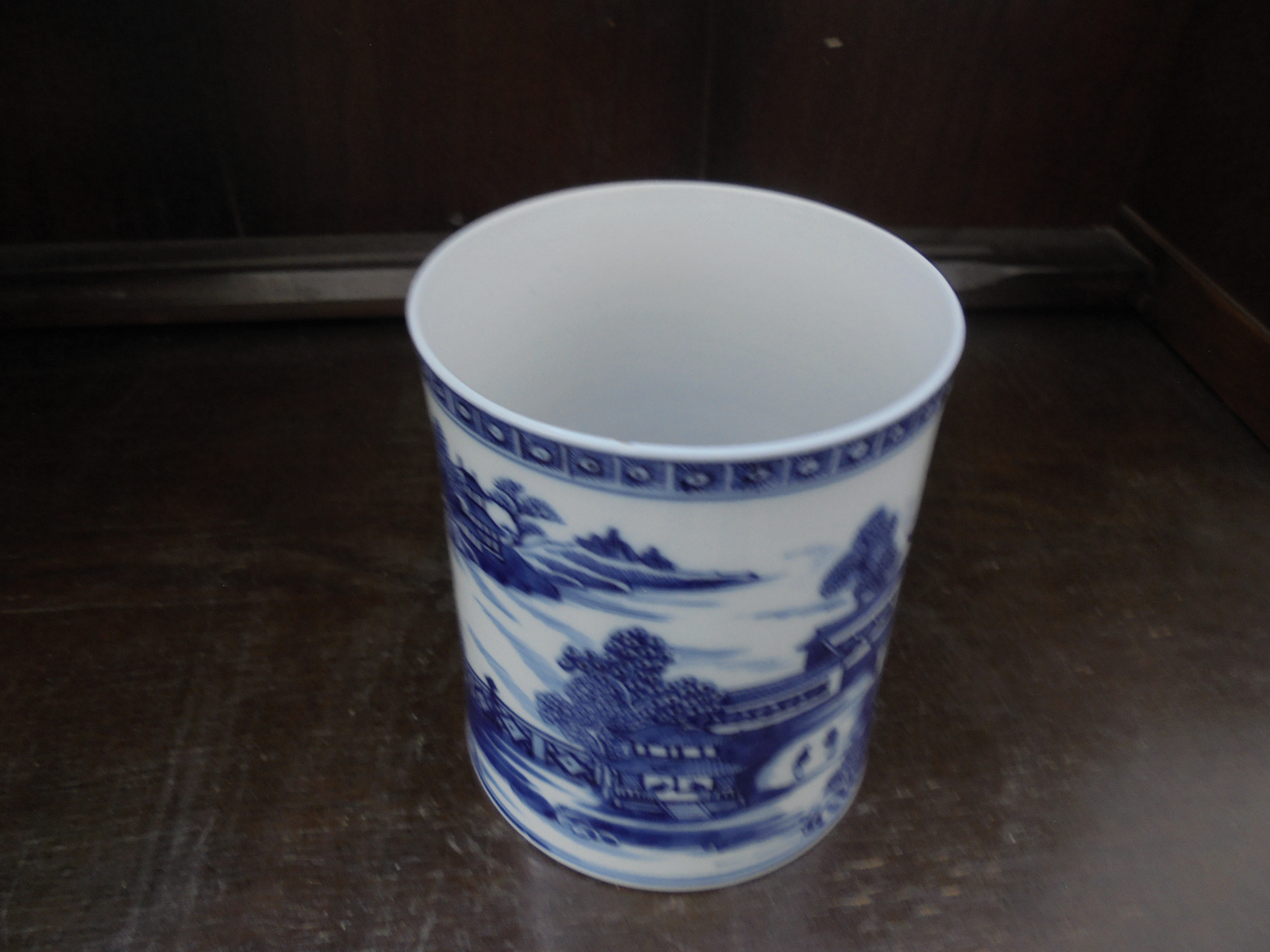 Chinese blue and white mug of 19th century origin showing village scene with pagodas, - Image 3 of 7