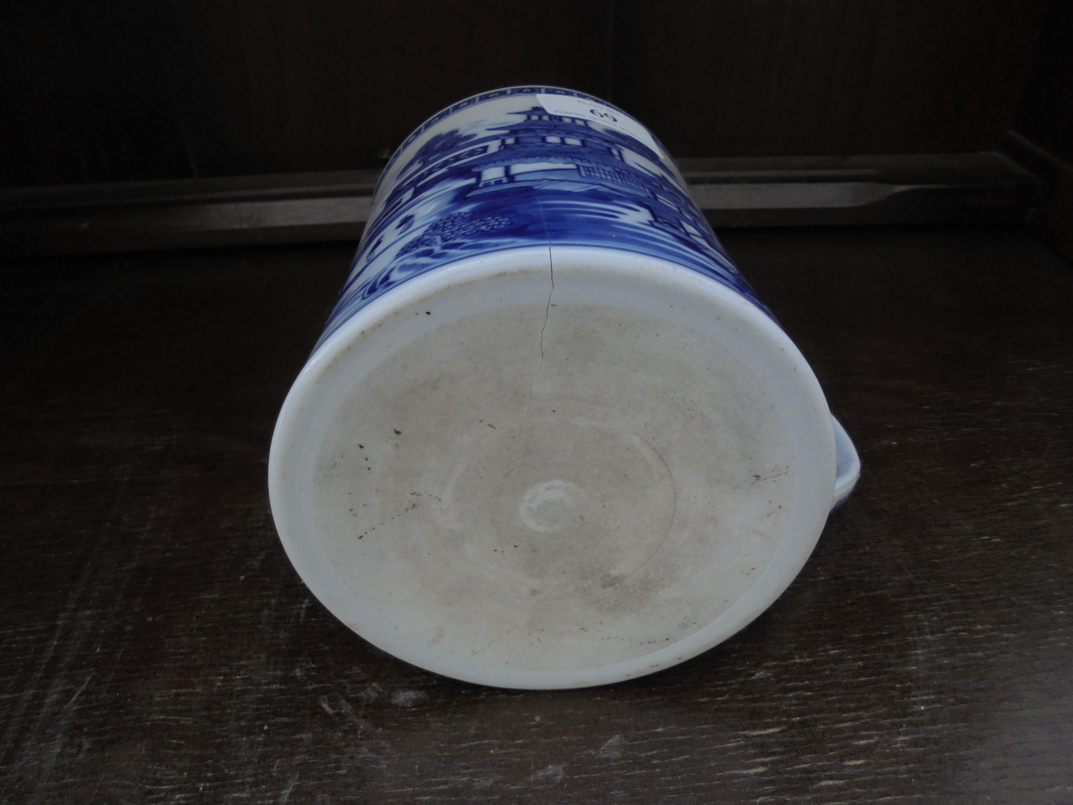 Chinese blue and white mug of 19th century origin showing village scene with pagodas, - Image 7 of 7