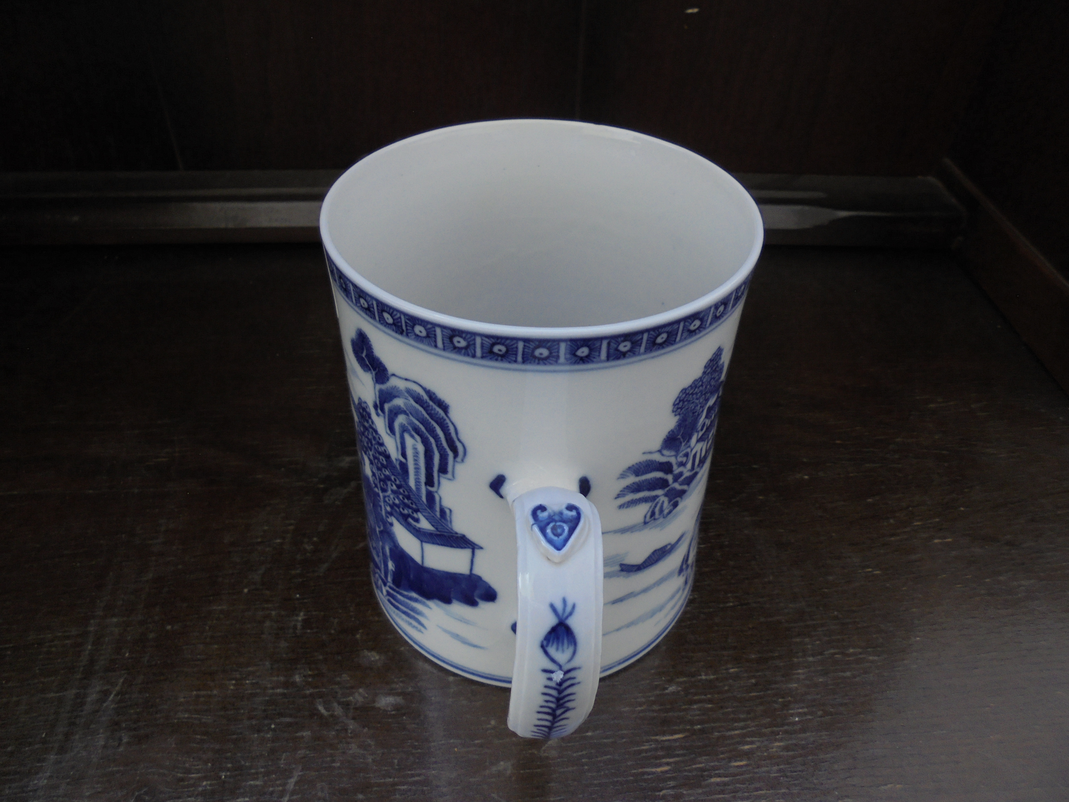 Chinese blue and white mug of 19th century origin showing village scene with pagodas, - Image 5 of 7