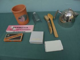 Magpie lot of kitchen ware