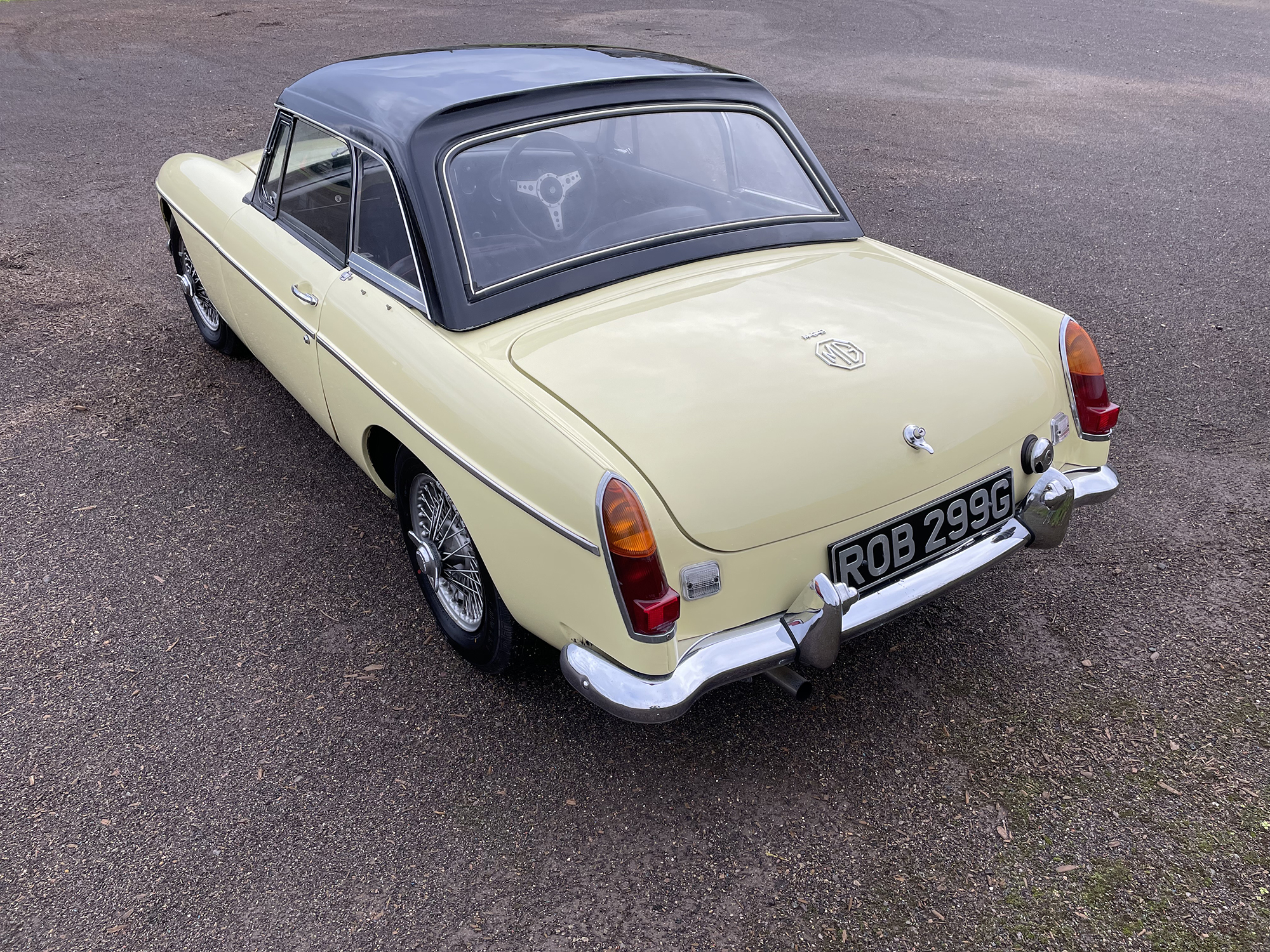 1969 MGB Roadster Reg. no. ROB 299G Chassis no. GHN4156082G Engine no. 18GDRWEH5162 - Image 7 of 26