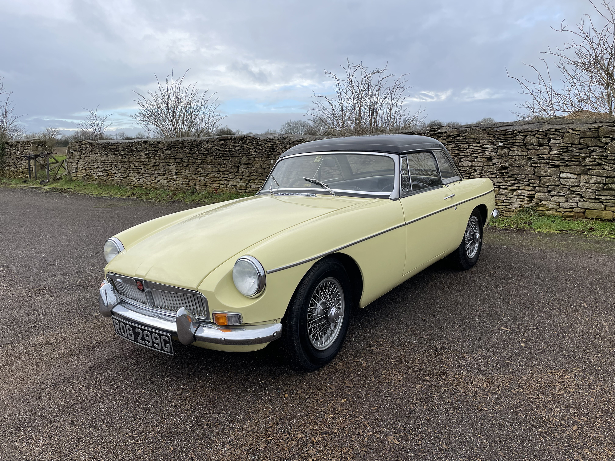 1969 MGB Roadster Reg. no. ROB 299G Chassis no. GHN4156082G Engine no. 18GDRWEH5162 - Image 2 of 26