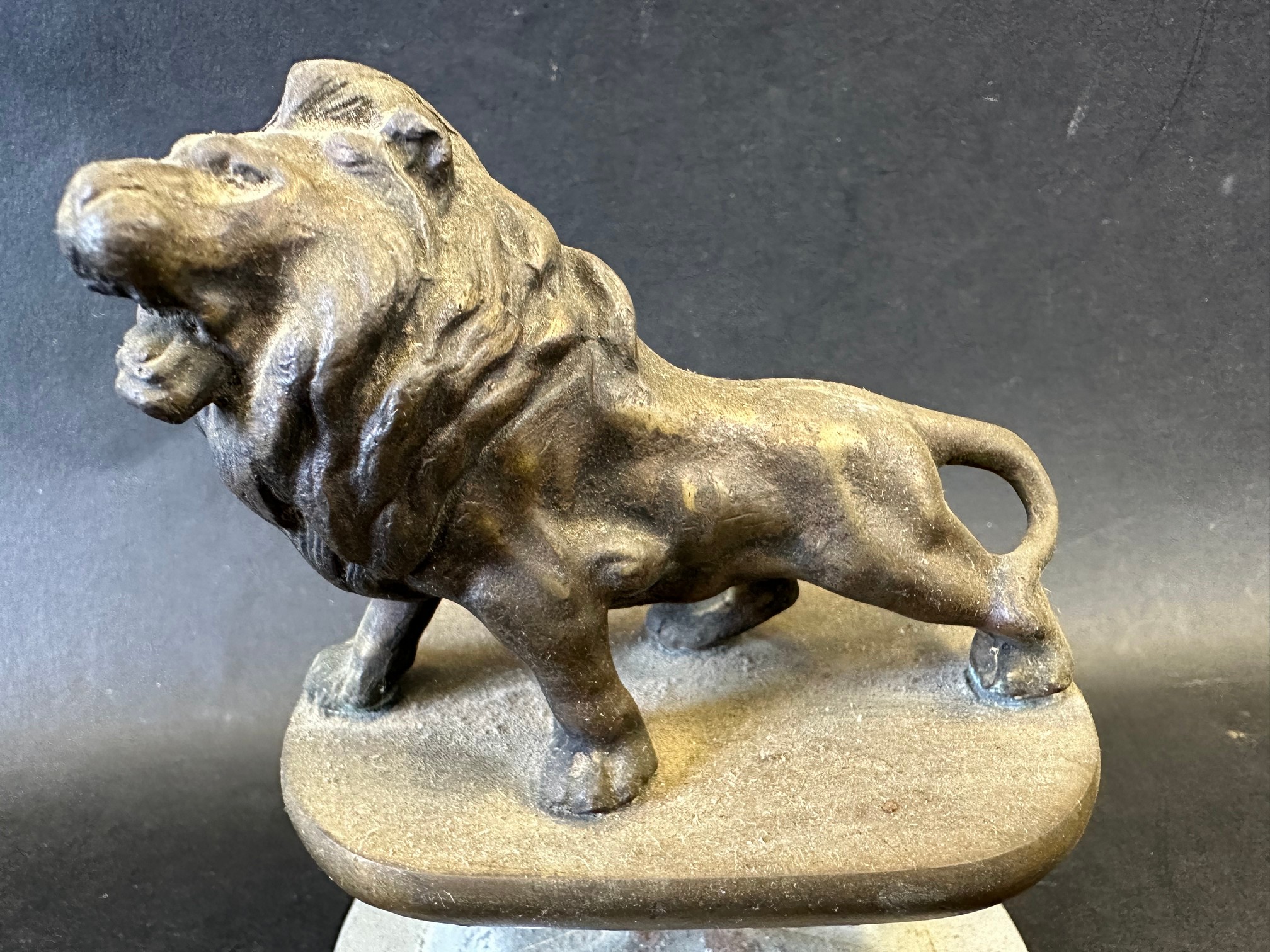 A good quality car accessory mascot in the form of a prowling lion, display base mounted, approx 4 - Image 2 of 3