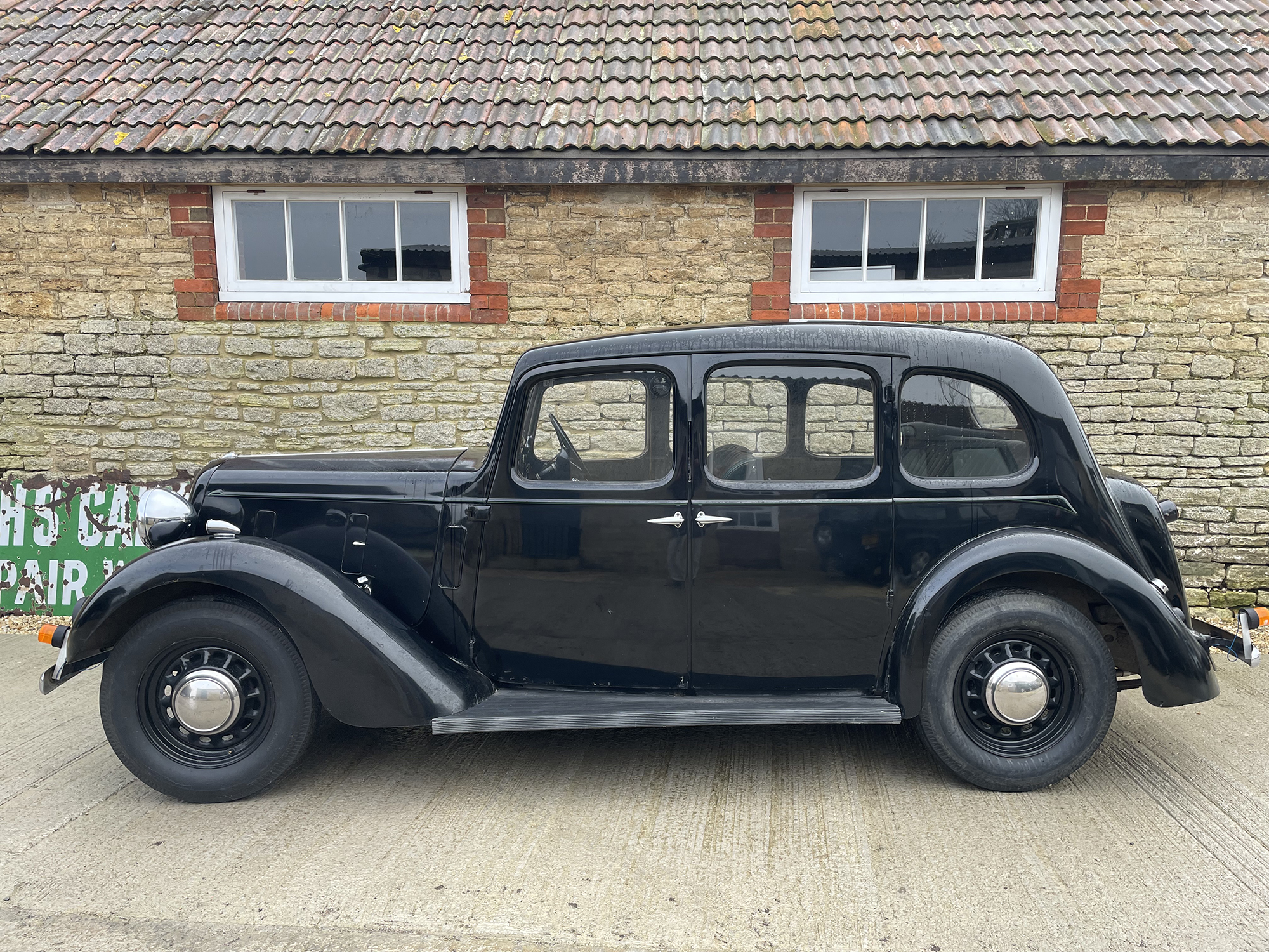 1937 Austin 12/4 Saloon Reg. no. FPL 26 Chassis no. H52240 Engine no. 1H 52950 - Image 4 of 9