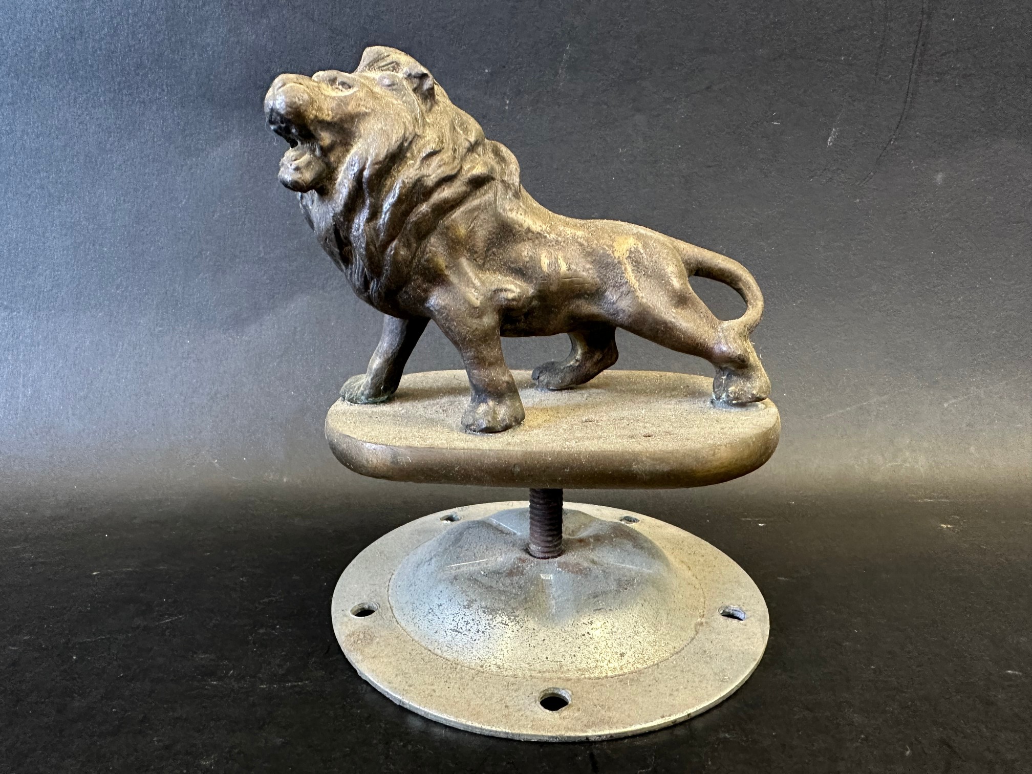 A good quality car accessory mascot in the form of a prowling lion, display base mounted, approx 4