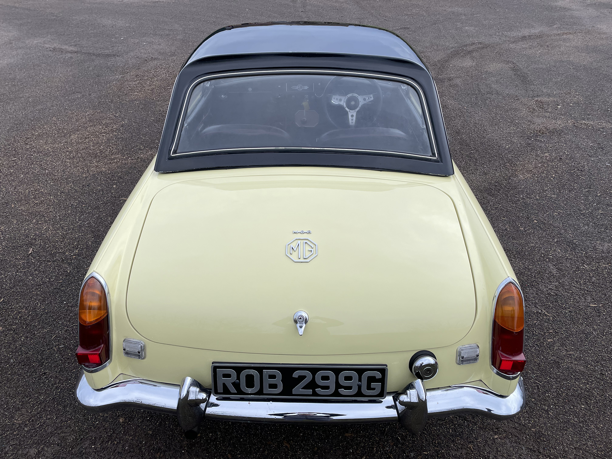 1969 MGB Roadster Reg. no. ROB 299G Chassis no. GHN4156082G Engine no. 18GDRWEH5162 - Image 8 of 26