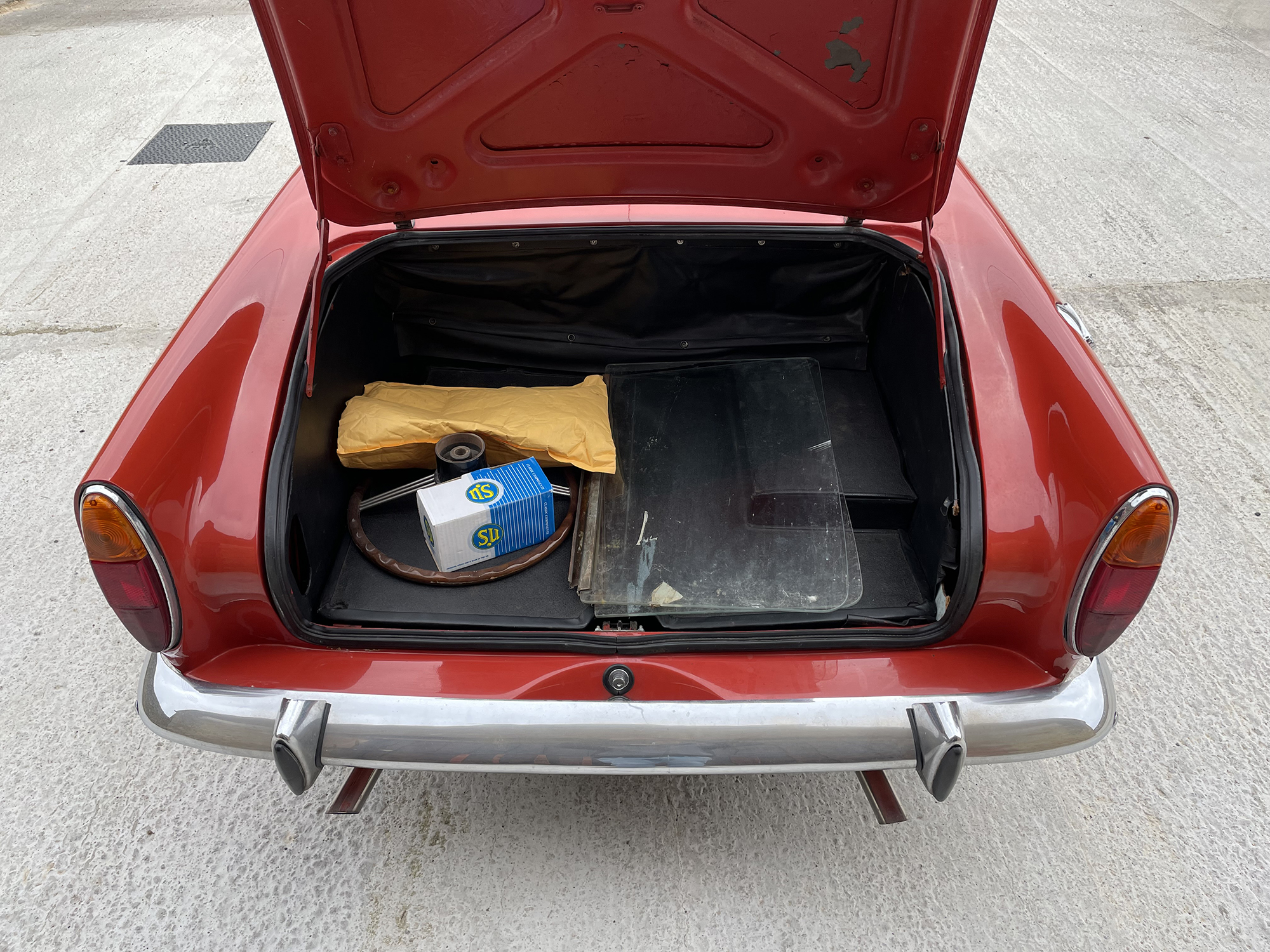 1965 Sunbeam Tiger Reg. no. FNN 135C Chassis no. B9472801.HR0FE Engine no. 3616 - Image 14 of 16