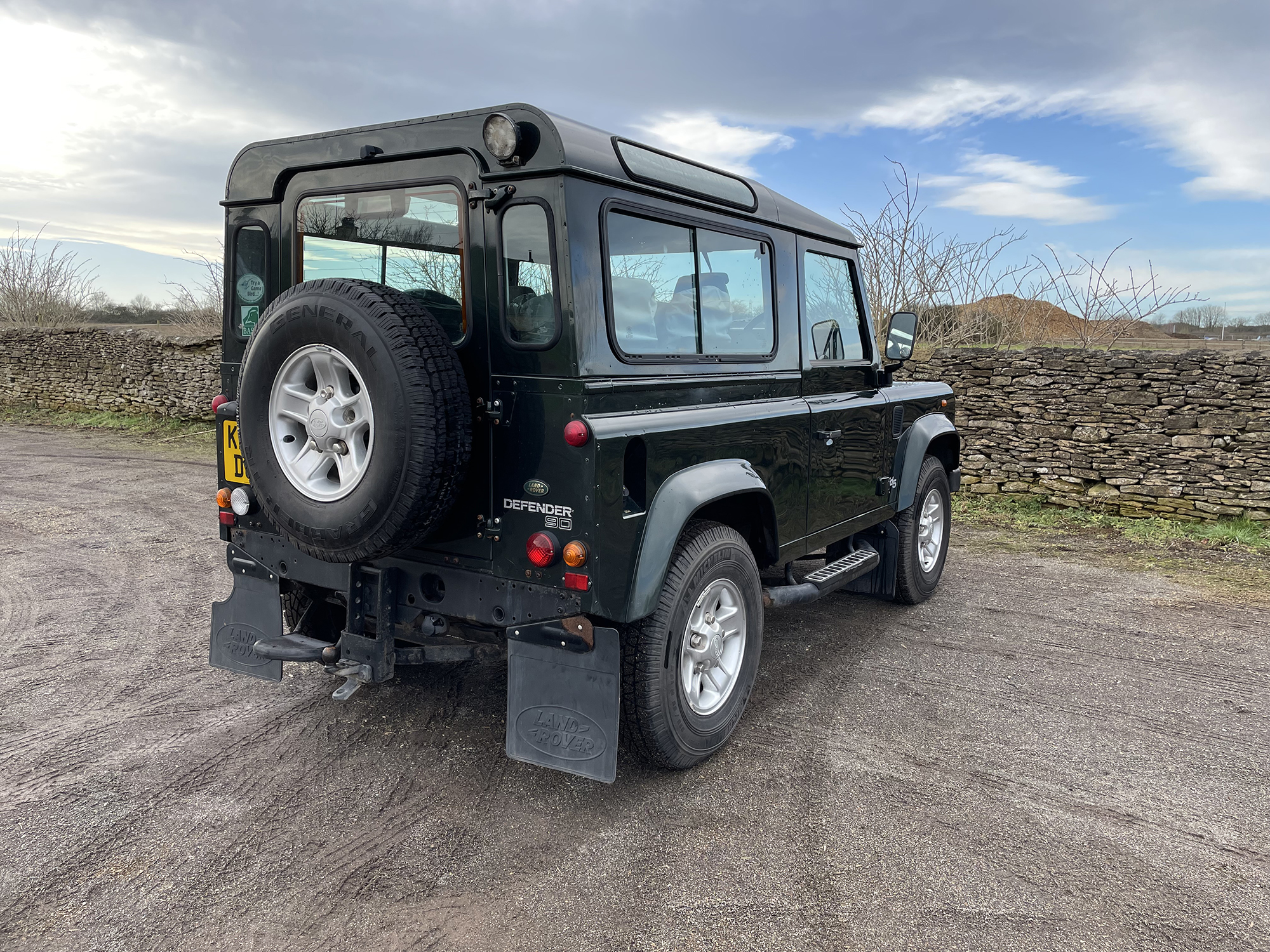 2002 Land Rover Defender 90 TD5 County Station Wagon Reg. no.KR02 DGV Chassis no.SALLDVB572A640261 - Image 7 of 19