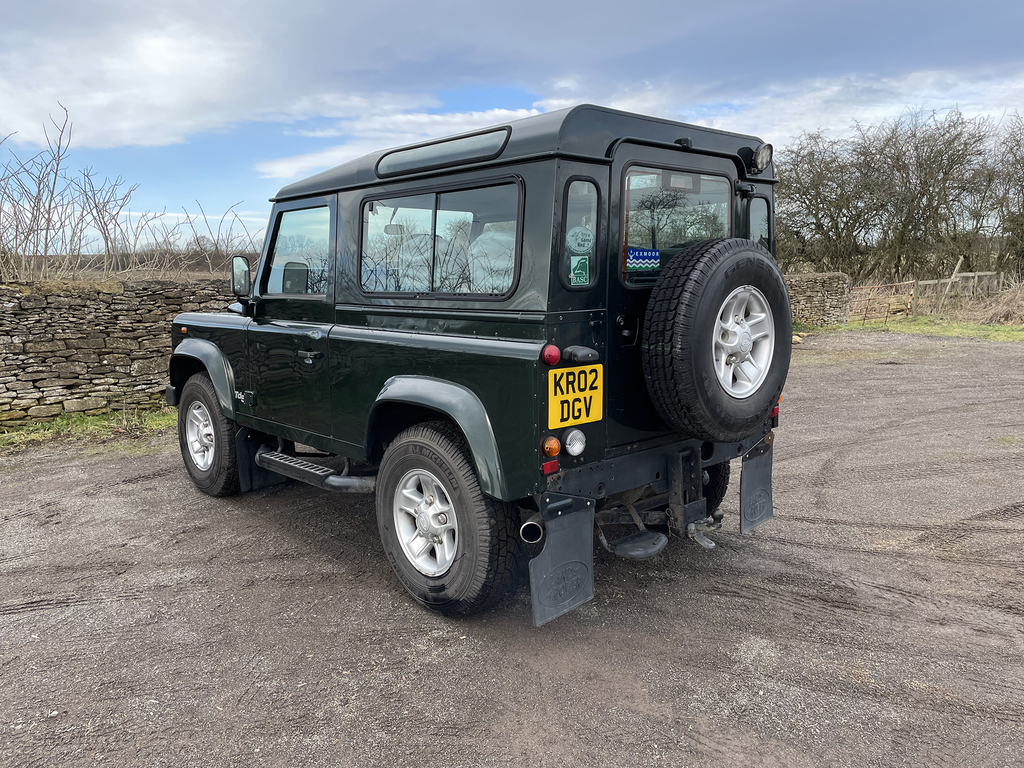 2002 Land Rover Defender 90 TD5 County Station Wagon Reg. no.KR02 DGV Chassis no.SALLDVB572A640261 - Image 9 of 19