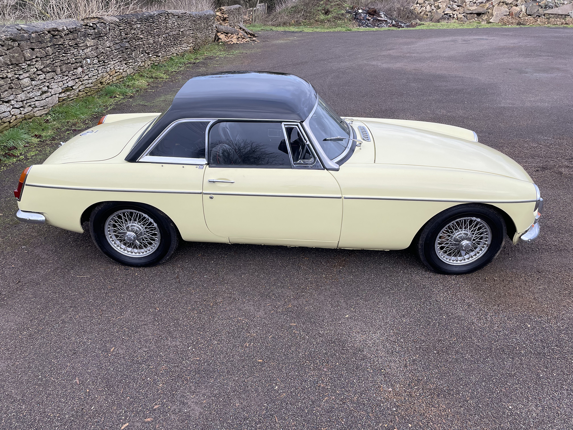 1969 MGB Roadster Reg. no. ROB 299G Chassis no. GHN4156082G Engine no. 18GDRWEH5162 - Image 5 of 26