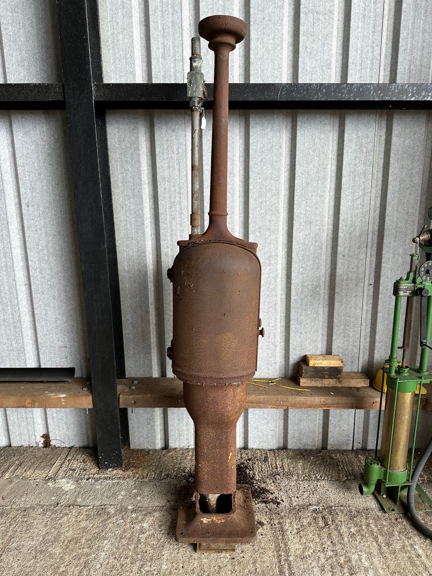 A Gilbarco T8 petrol pump for restoration.