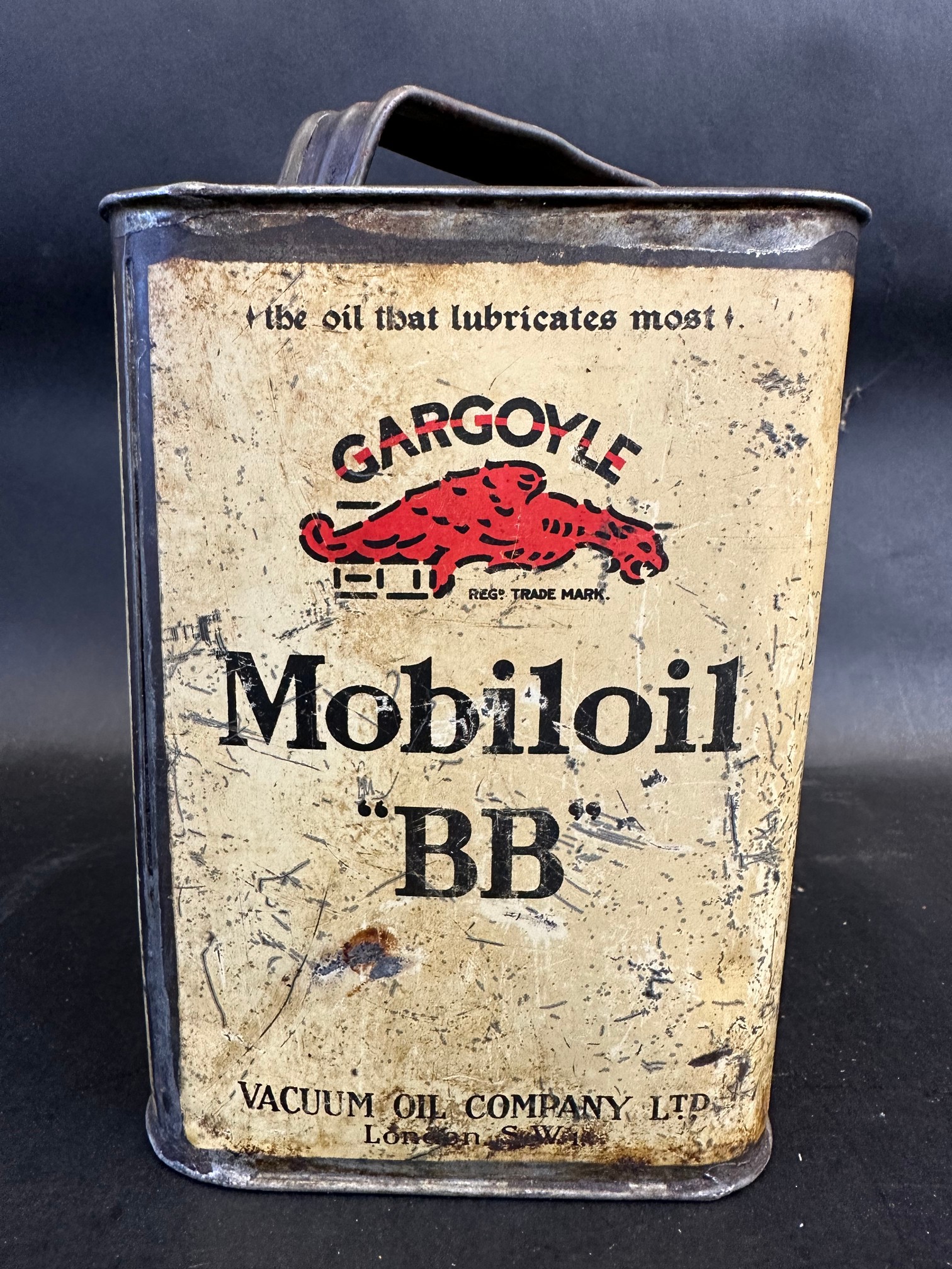 A Gargoyle Mobiloil 'BB' grade square can.