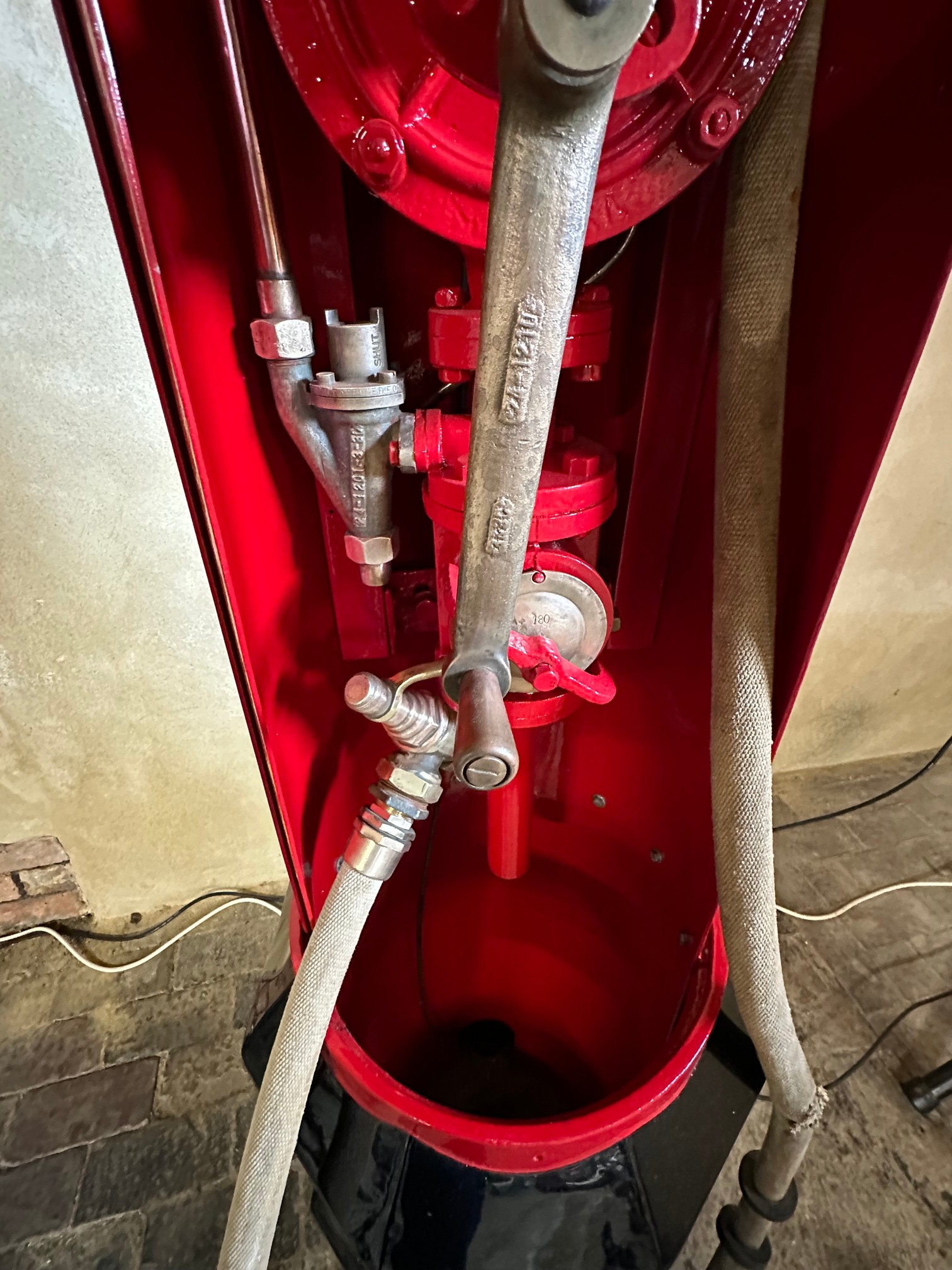 A 1925 Shell Mk. 3C octagonal based petrol pump, well restored in Shell livery, with hose and - Image 7 of 8