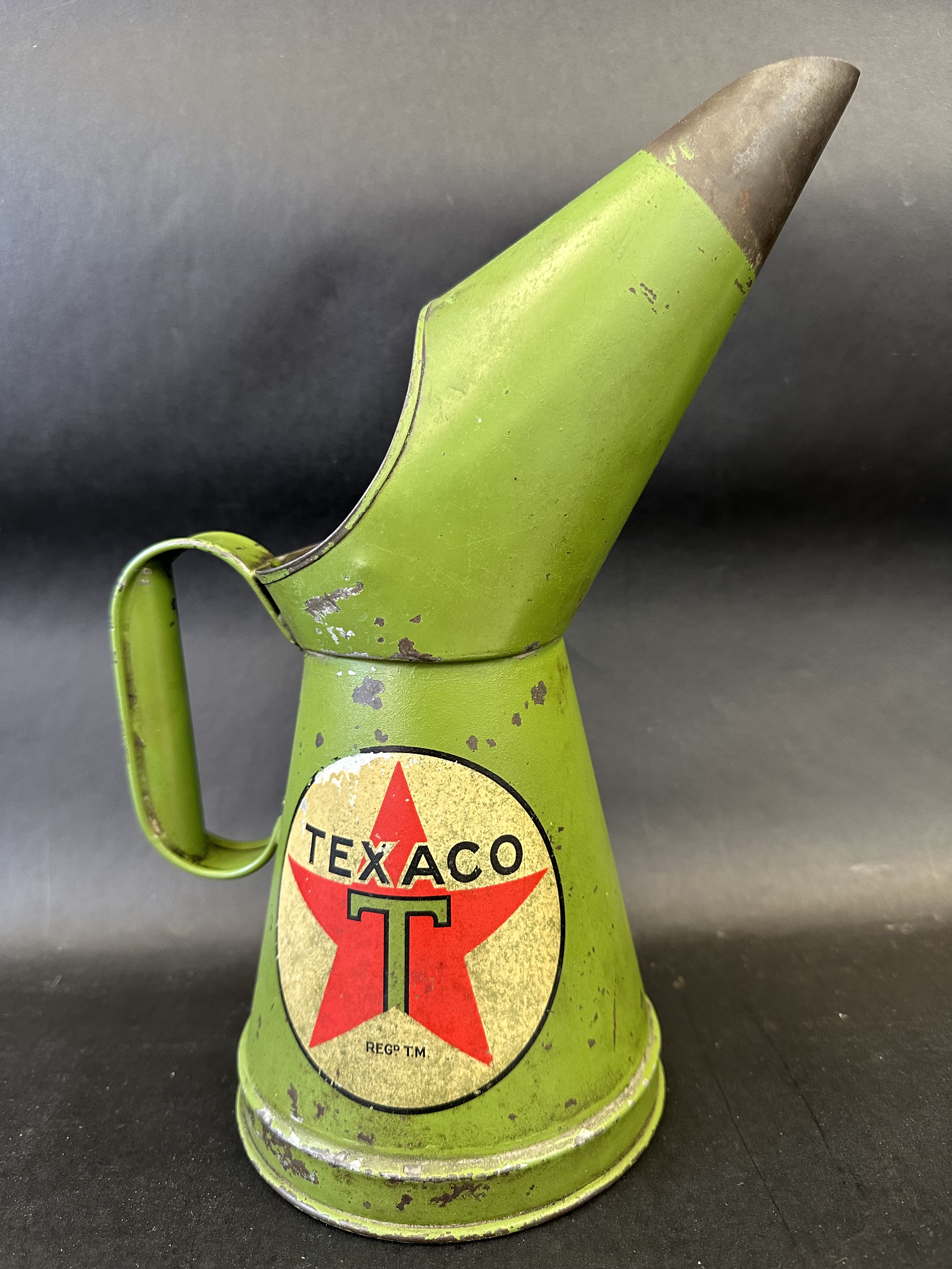 A Texaco quart measure in excellent condition, indistinctly dated, late 1930s. - Image 2 of 5