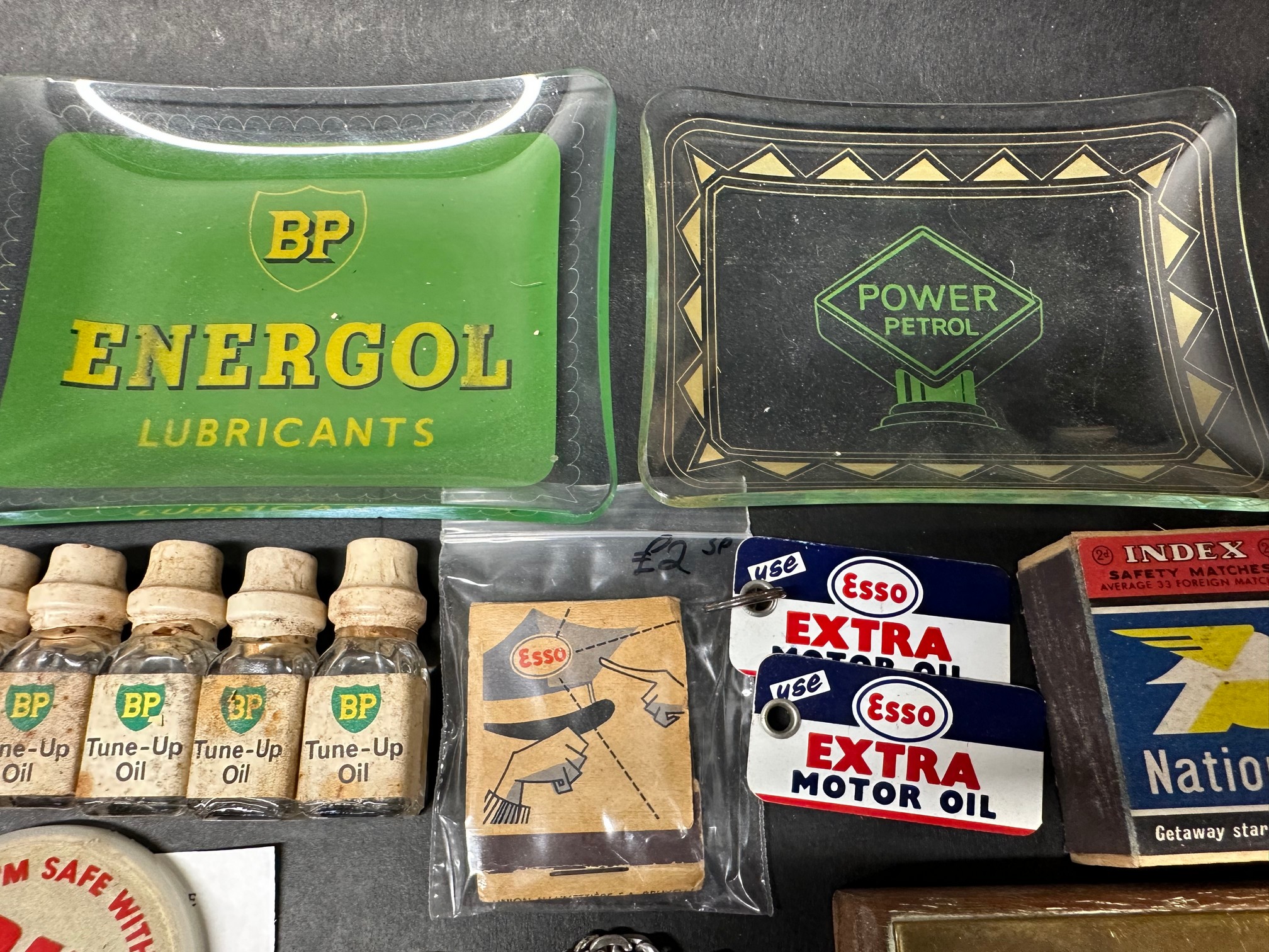 A quantity of assorted motoring collectables including a brass plaque 'National Benzole Company - Image 3 of 4