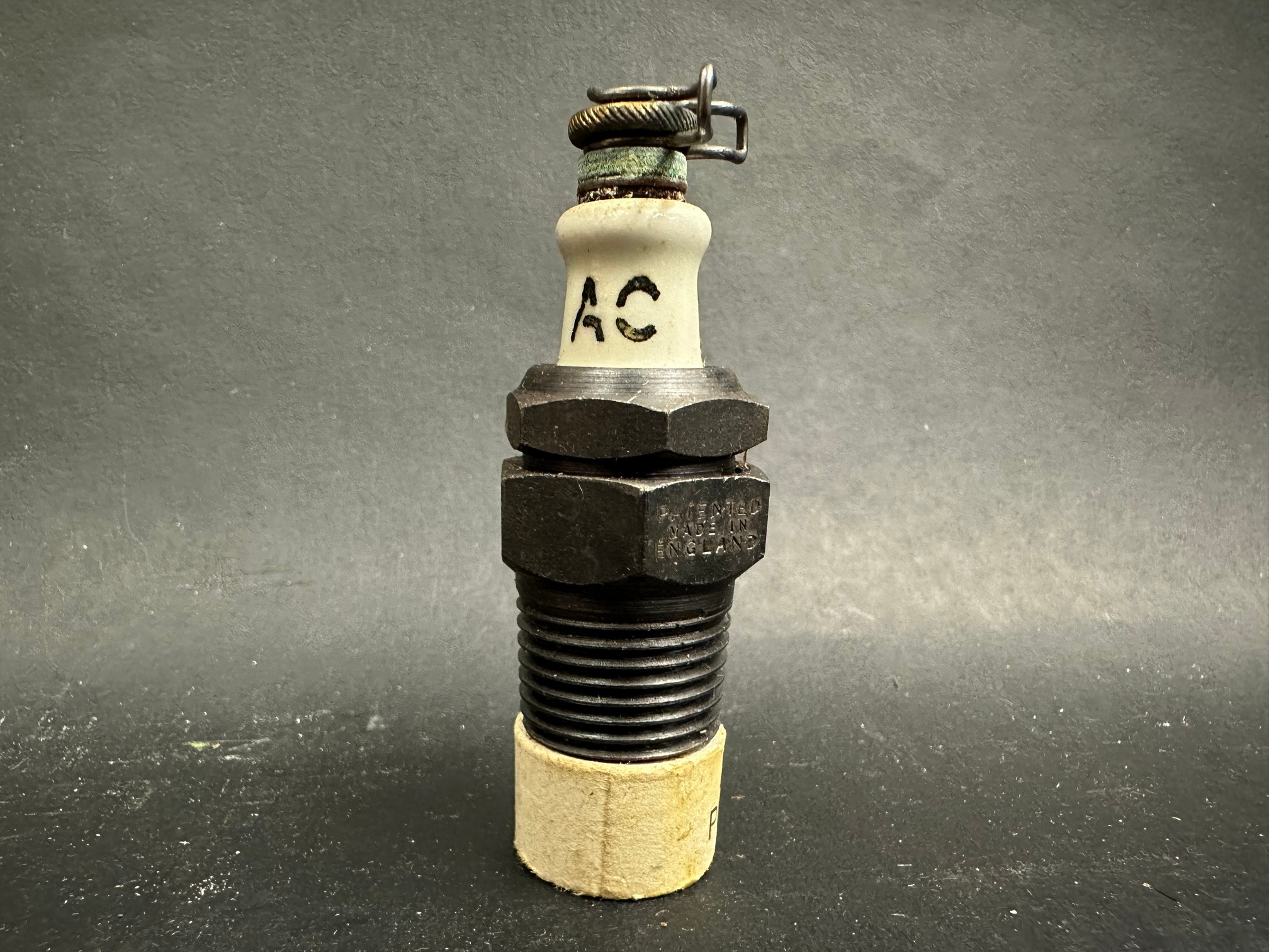 A boxed AC Sphinx Plug for Fords, no. 1075. - Image 2 of 3