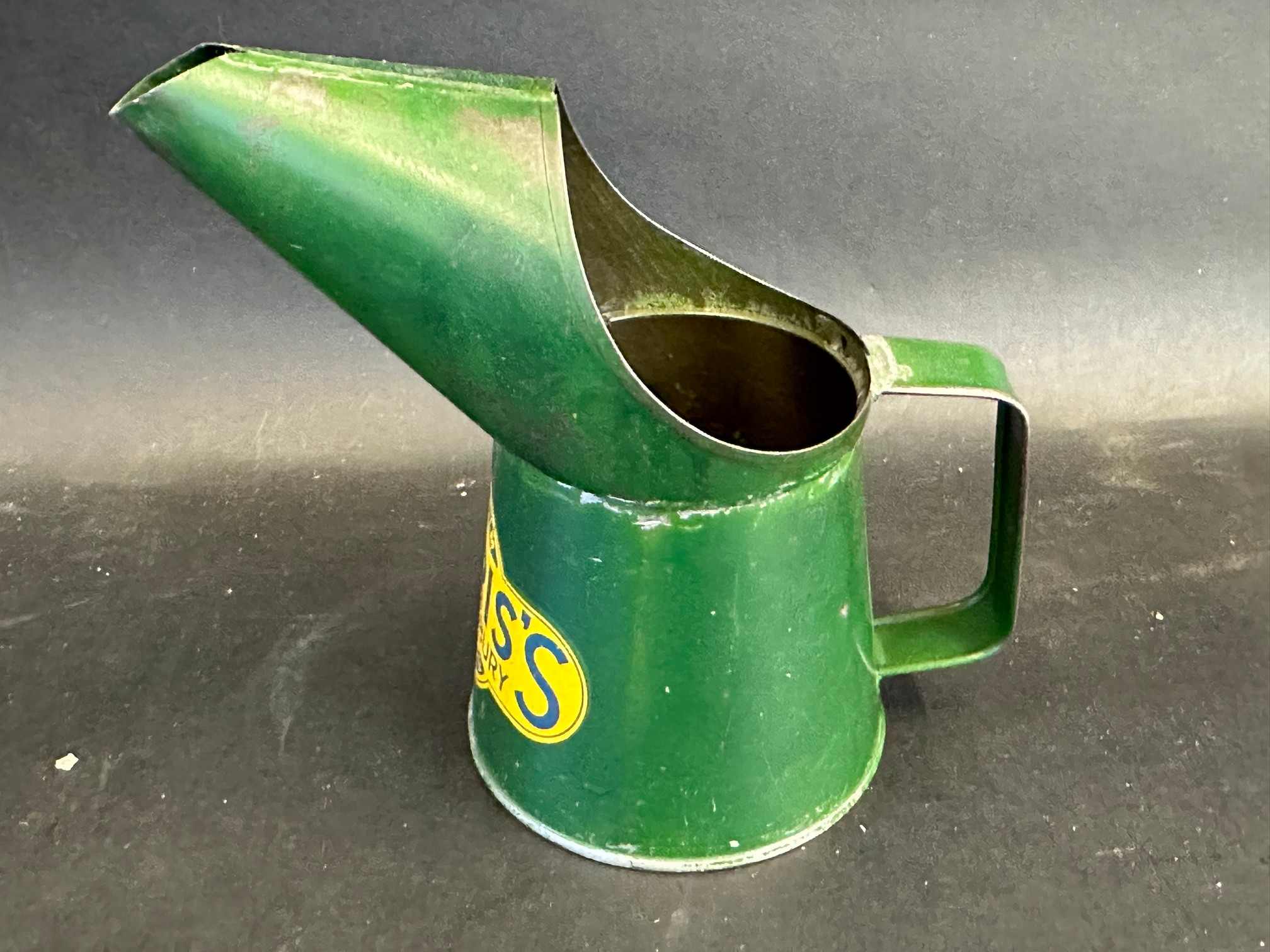 A Morris's Golden Film Lubricants pint measure in good condition, dated 1958. - Image 3 of 5