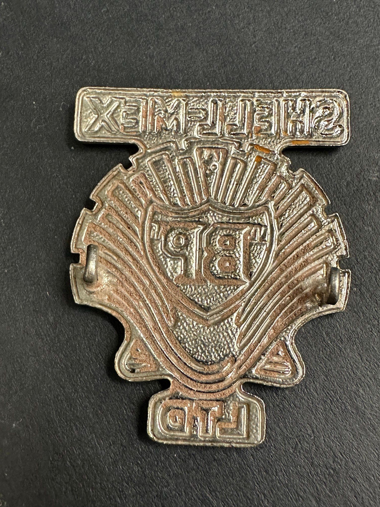 A Shell-Mex & BP Ltd part enamel cap badge. - Image 2 of 2