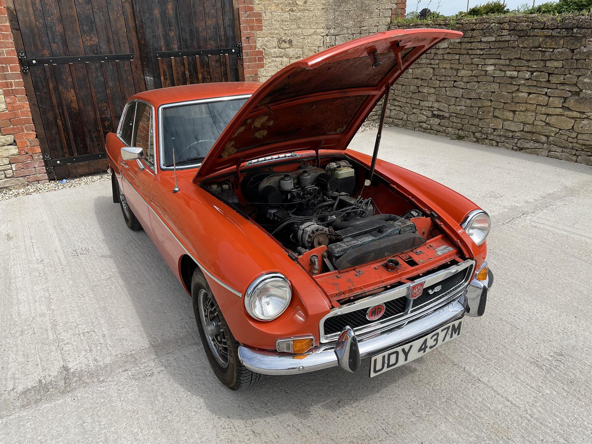 1973 MGB GT V8 Reg. no. UDY 437M Chassis no. GD2D1125G Engine no. 8600023 - Image 12 of 16