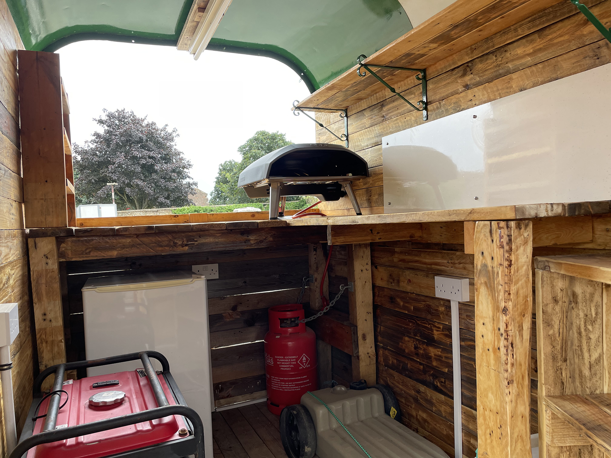 Italian Style Catering Trailer Horse Box - Image 8 of 17