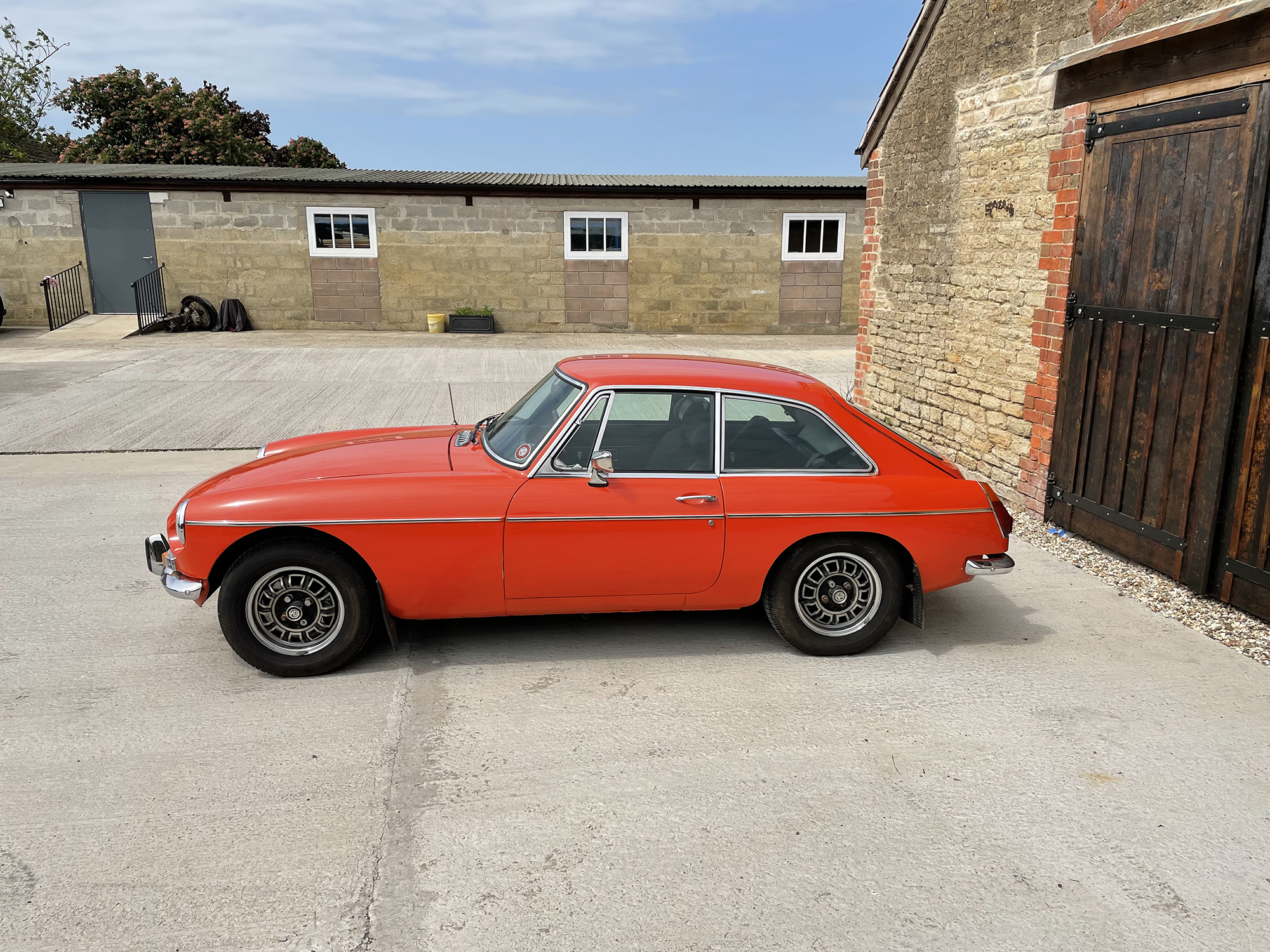 1973 MGB GT V8 Reg. no. UDY 437M Chassis no. GD2D1125G Engine no. 8600023 - Image 4 of 16