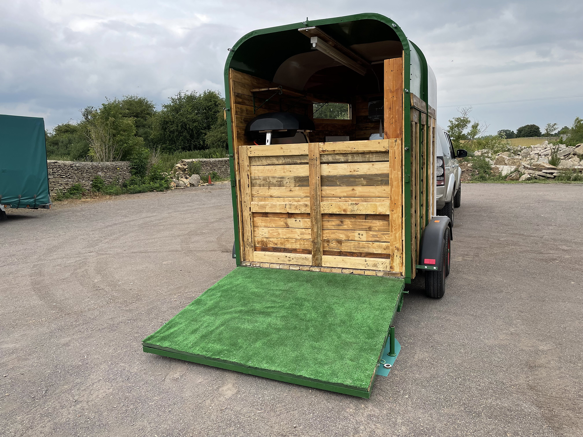 Italian Style Catering Trailer Horse Box - Image 3 of 17