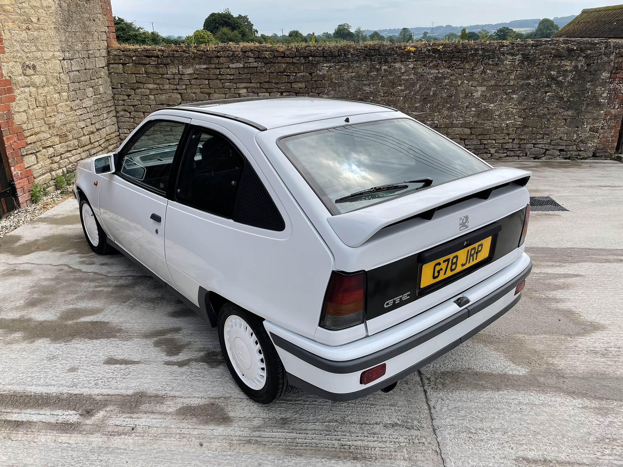 1989 Vauxhall Astra GTE 8V Reg. no. G78 JRP Chassis no. W0L000043LE112697 - Image 8 of 18