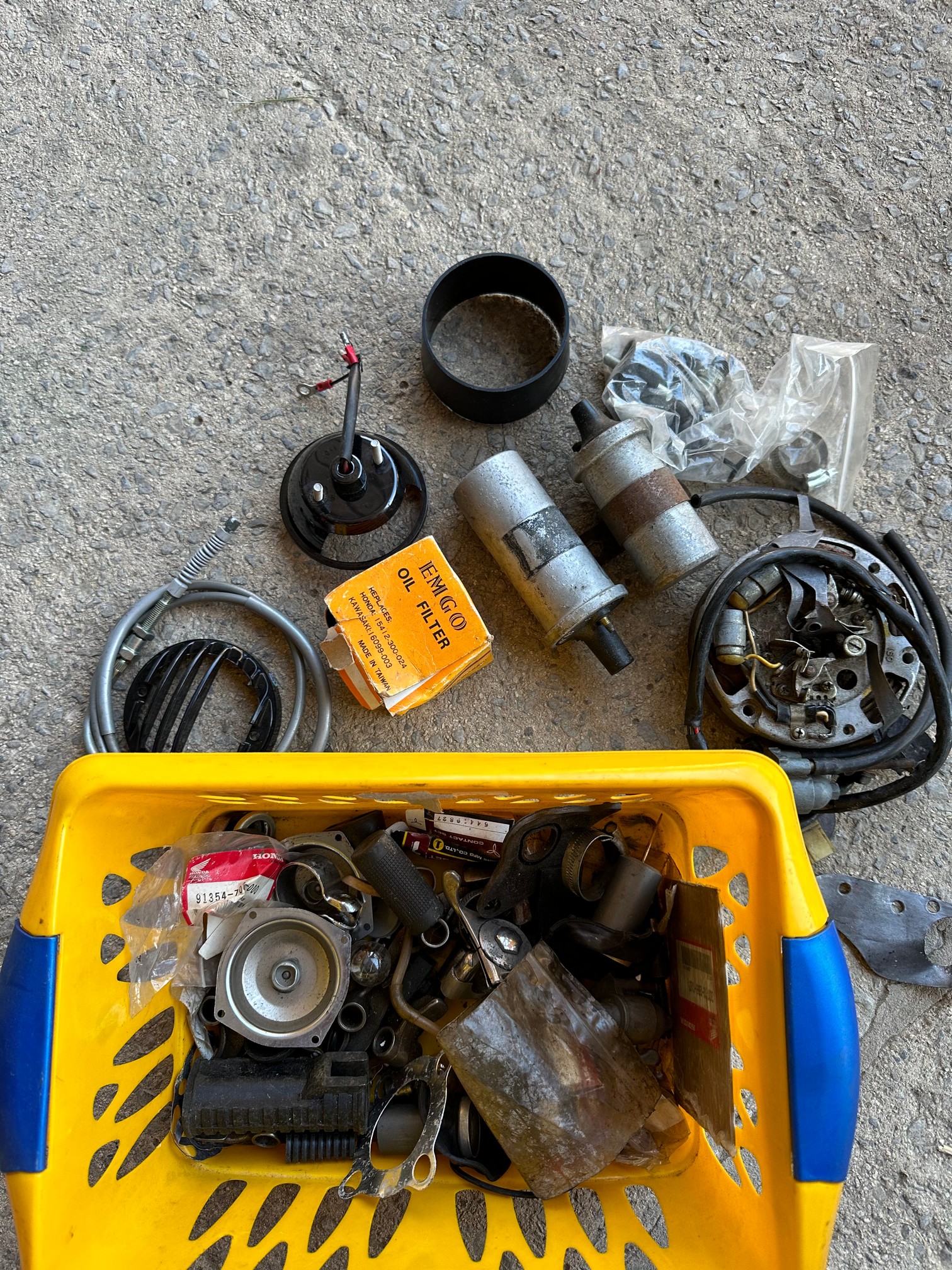 A small quantity of Honda CB13 250cc parts.