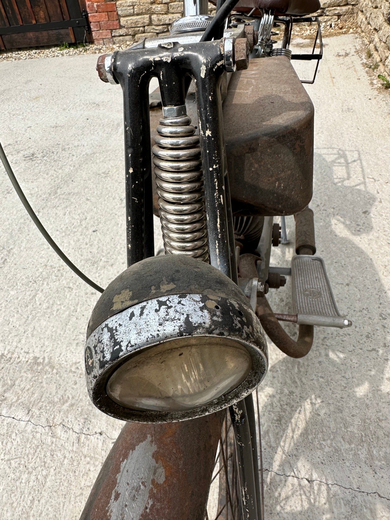 Circa 1924 Monet Goyon 125cc ‘ladies’ motorbike Reg. no. No V5C - Image 12 of 14