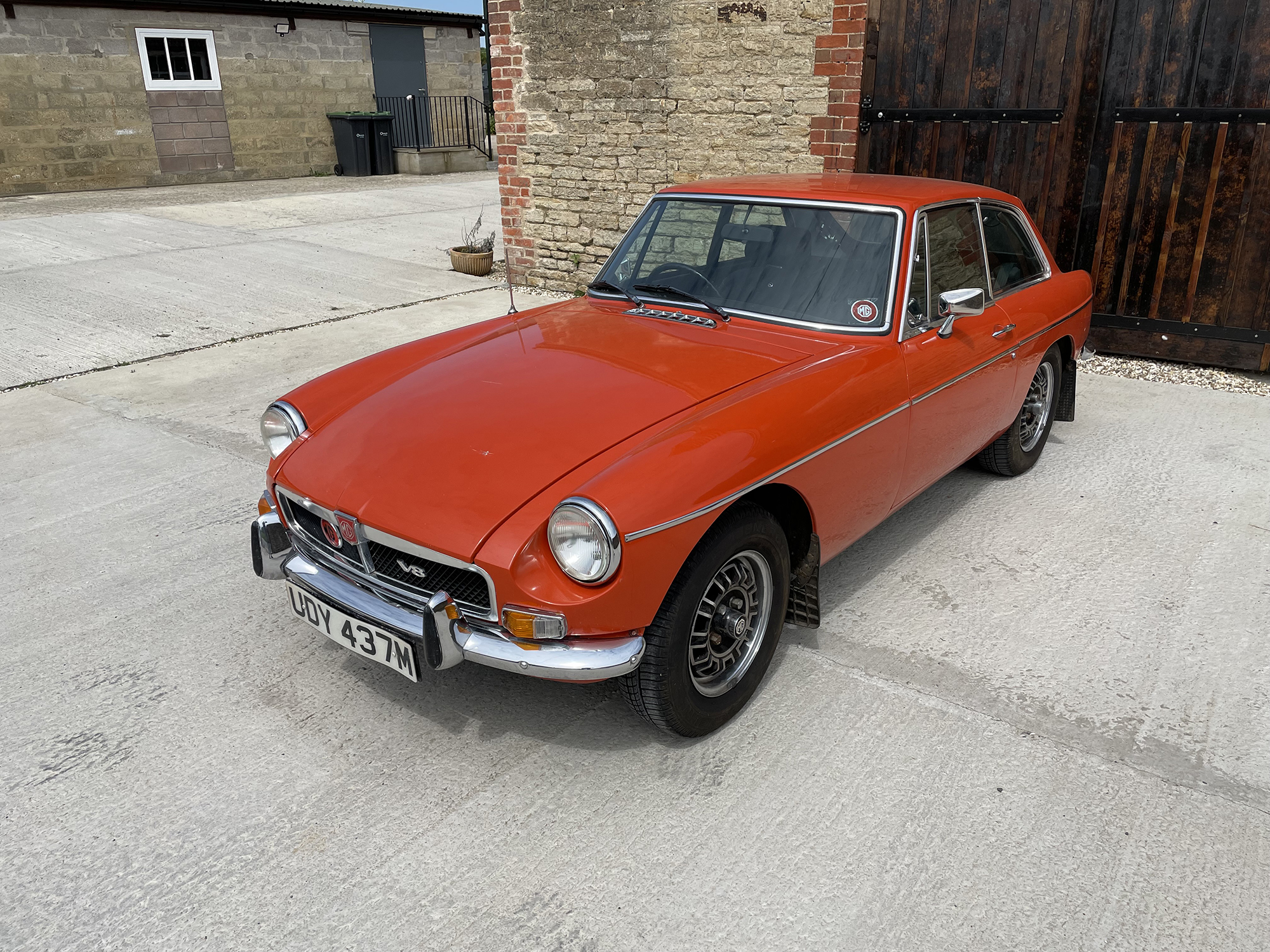 1973 MGB GT V8 Reg. no. UDY 437M Chassis no. GD2D1125G Engine no. 8600023 - Image 3 of 16