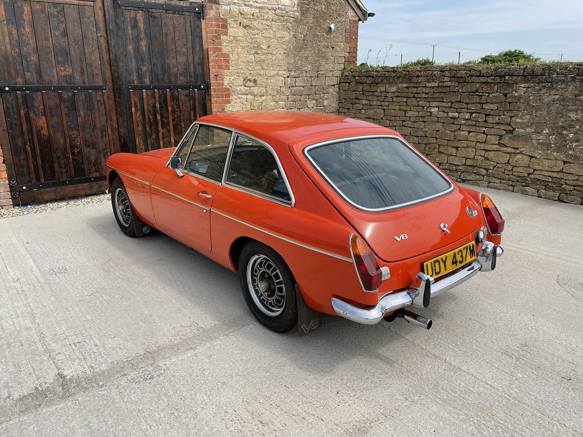 1973 MGB GT V8 Reg. no. UDY 437M Chassis no. GD2D1125G Engine no. 8600023 - Image 6 of 16