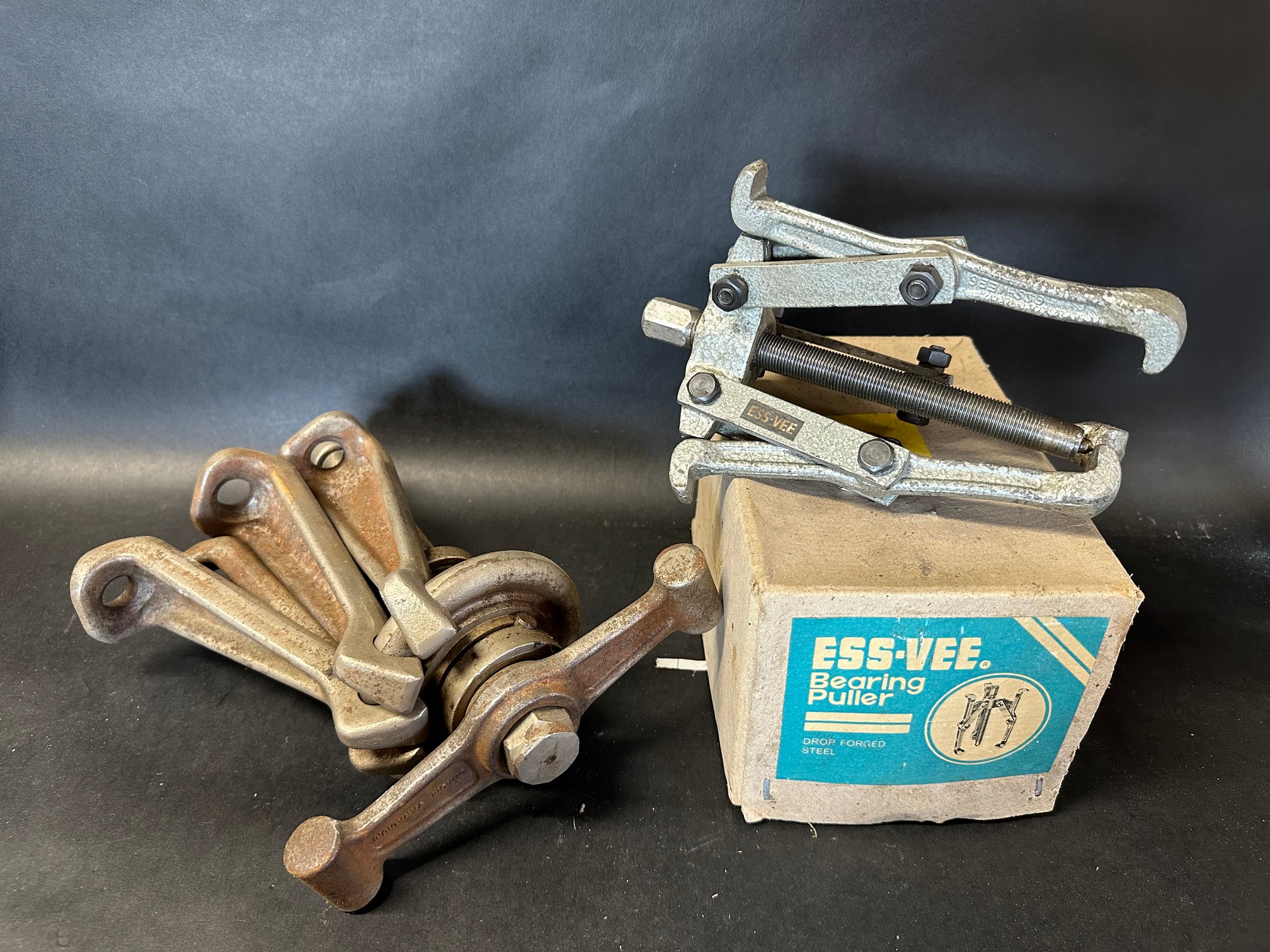 A hub puller made for a Jowett, plus a boxed Ess-Vee bearing puller.