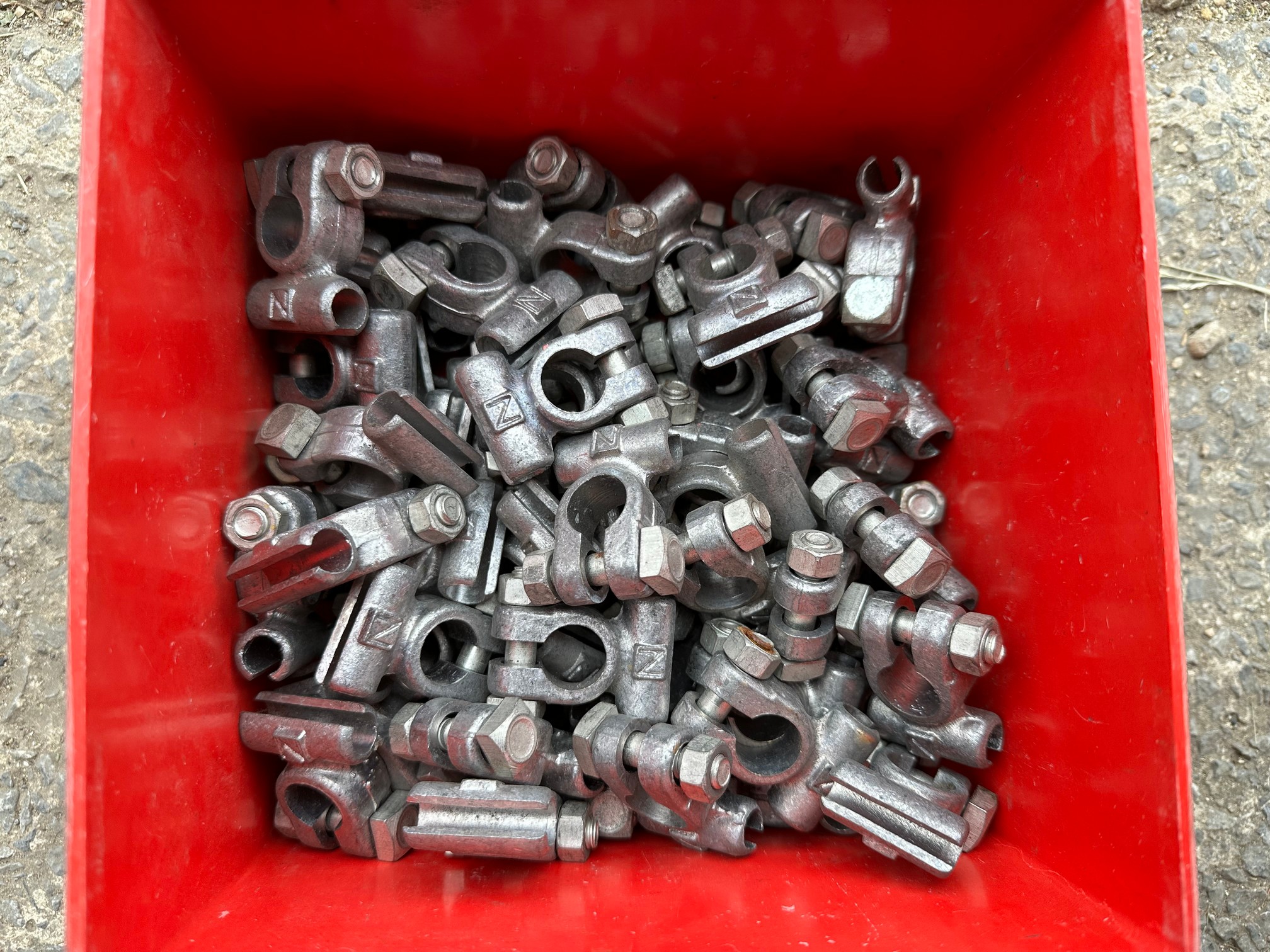 A quantity of battery terminals.