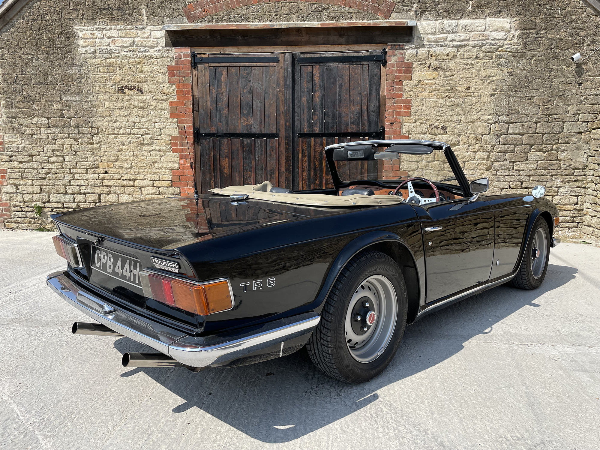 1970 Triumph TR6 Reg. no. CPB 44H Chassis no. CP513450 Engine no. CP25693HE - Image 6 of 21
