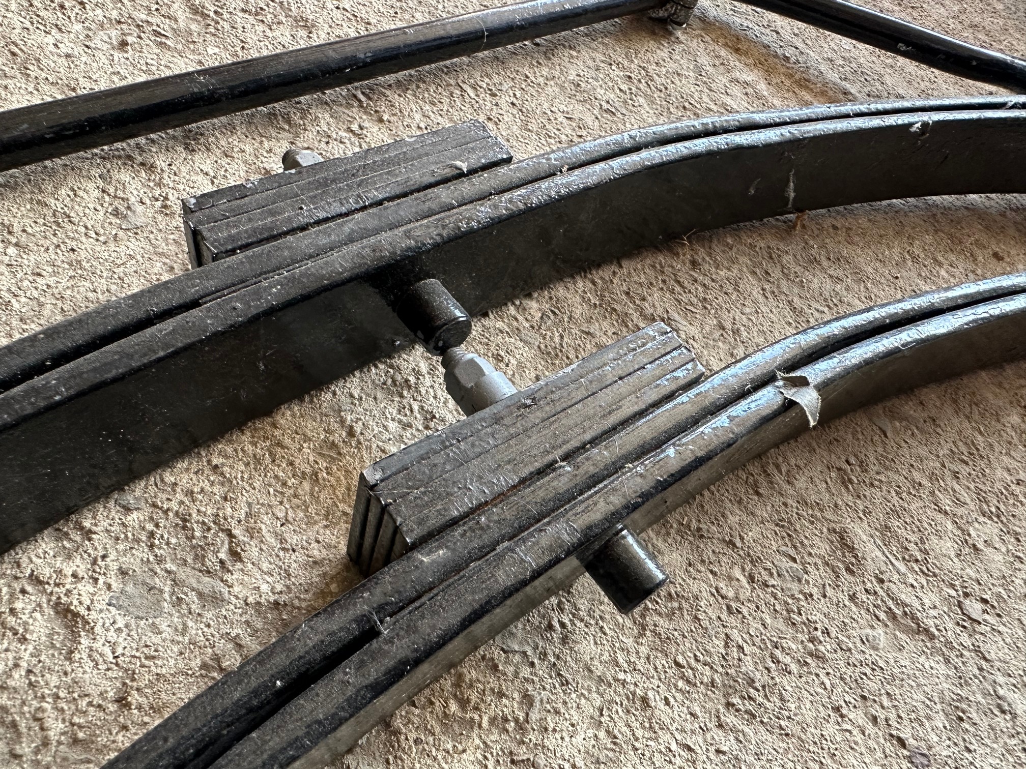 MGB rear springs and anti-roll bar. - Image 3 of 4