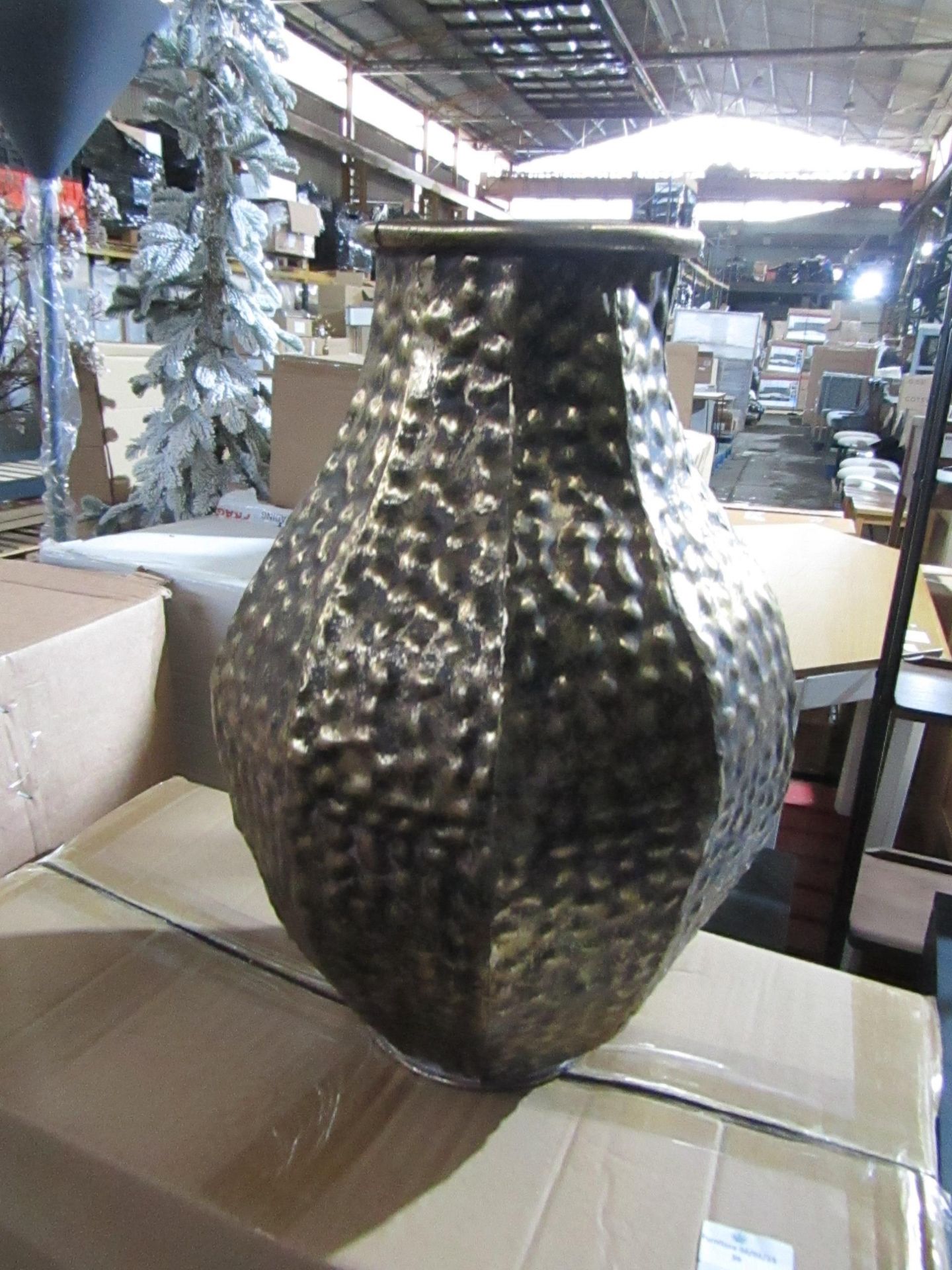 Cox & Cox Gilded Textured Vase RRP Â£75.00 SKU 1130366 (PLT 3RD AVE PALLET 64) Add a dimension of