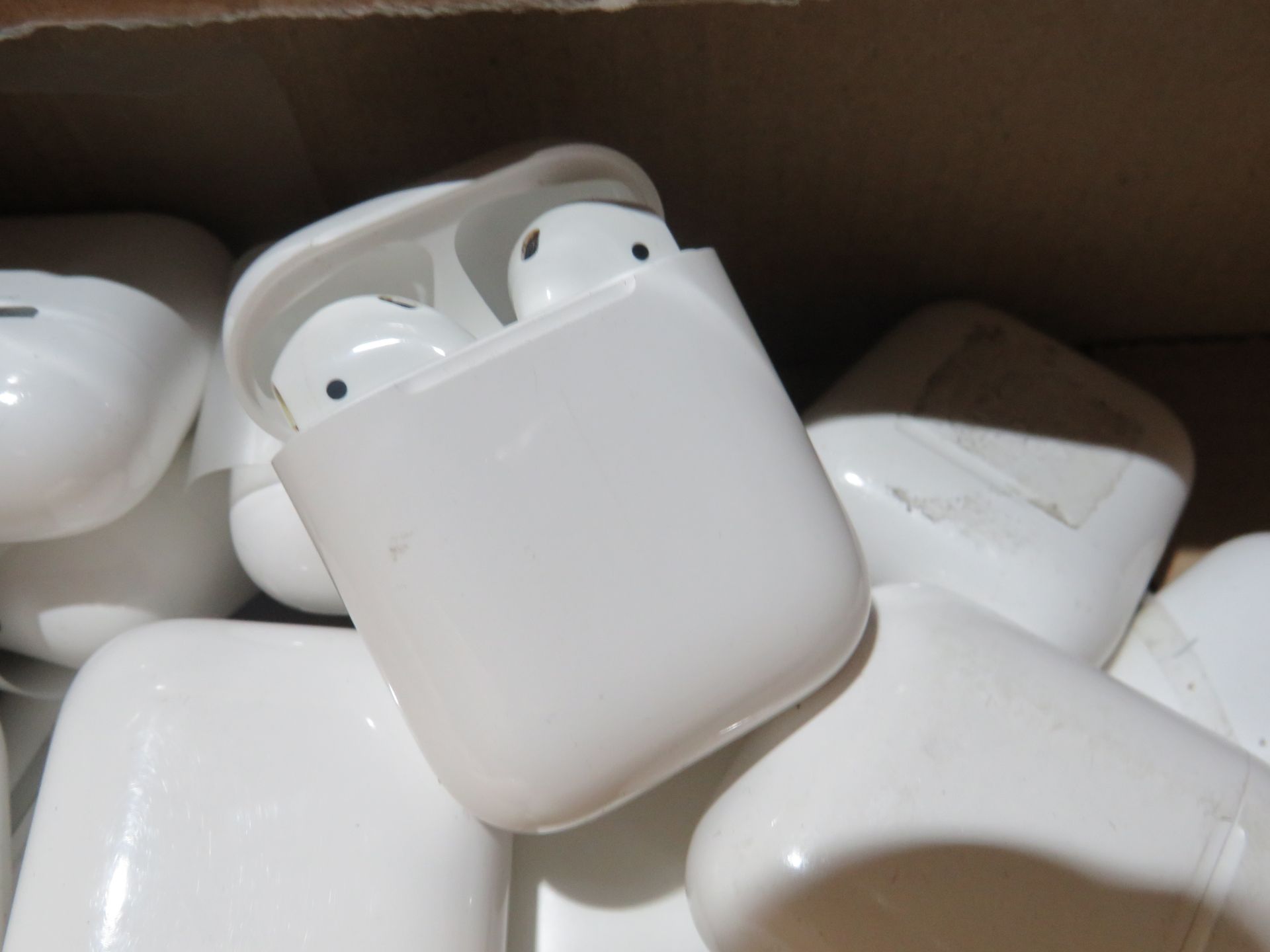 Apple air pods, these are completely unchecked returns they all have 2 air pods and a charging