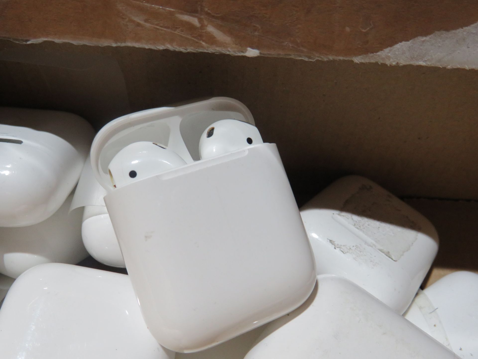 Apple air pods, these are completely unchecked returns they all have 2 air pods and a charging