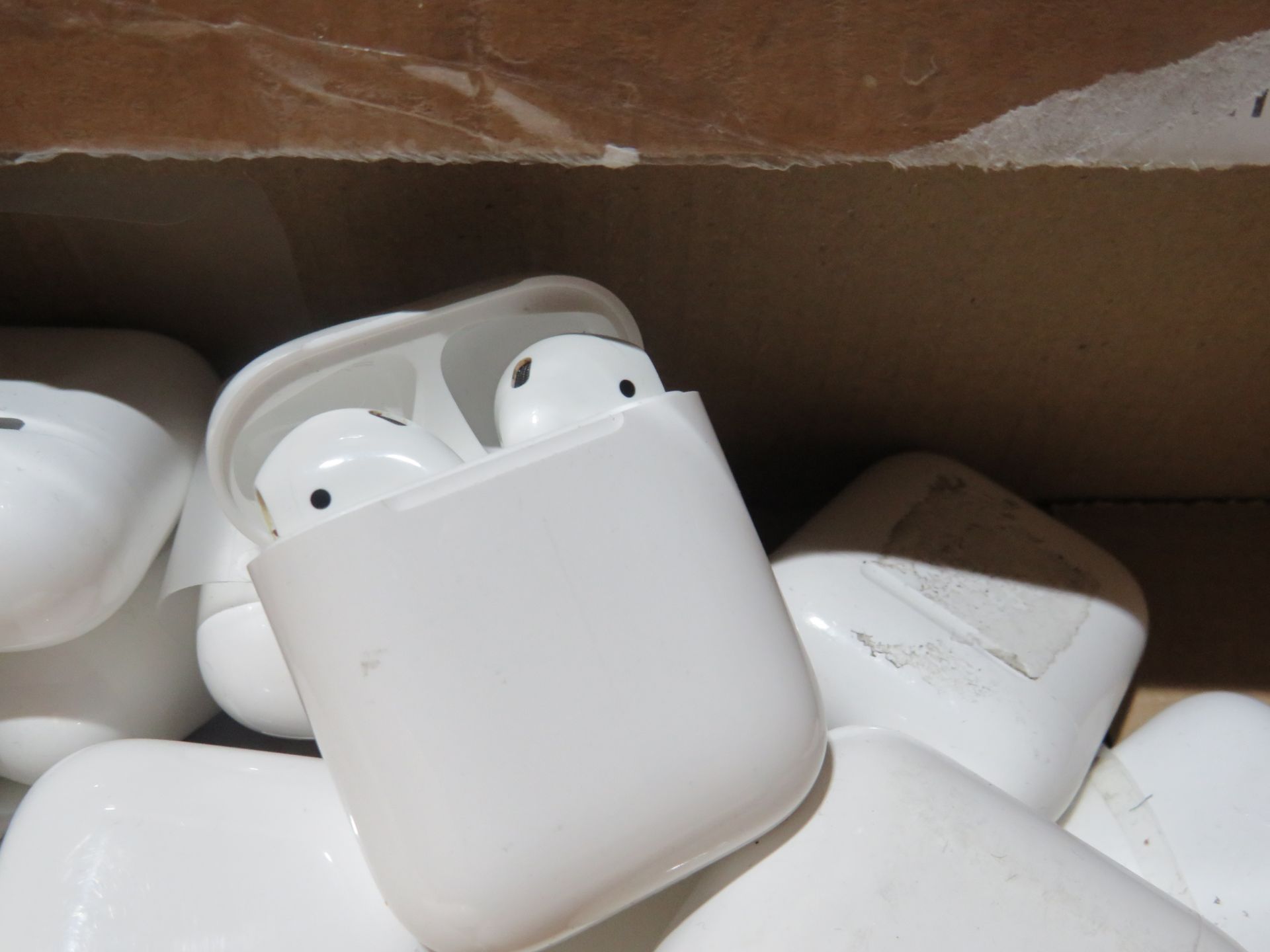 Apple air pods, these are completely unchecked returns they all have 2 air pods and a charging