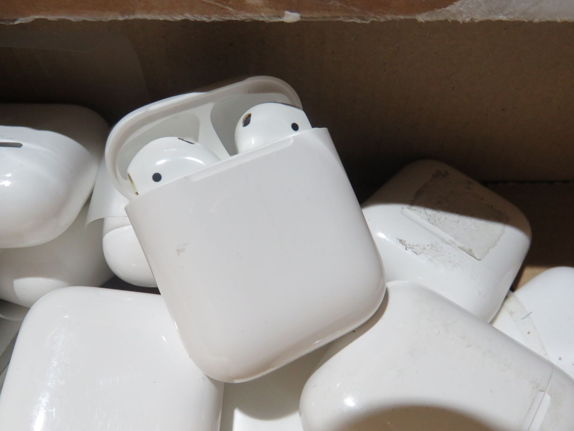 Apple air pods, these are completely unchecked returns they all have 2 air pods and a charging