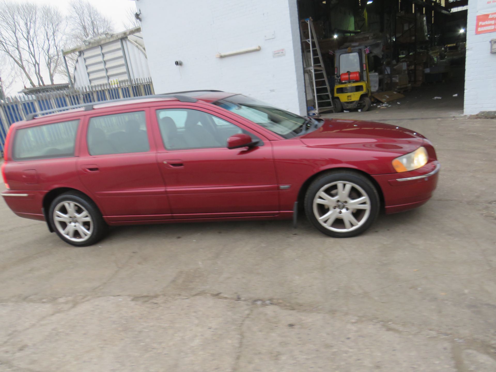 2005 Volvo V70 SE Auto 2.4D,  170,167miles, MOT until 30/03/2023, the only advisory on the last - Image 5 of 17