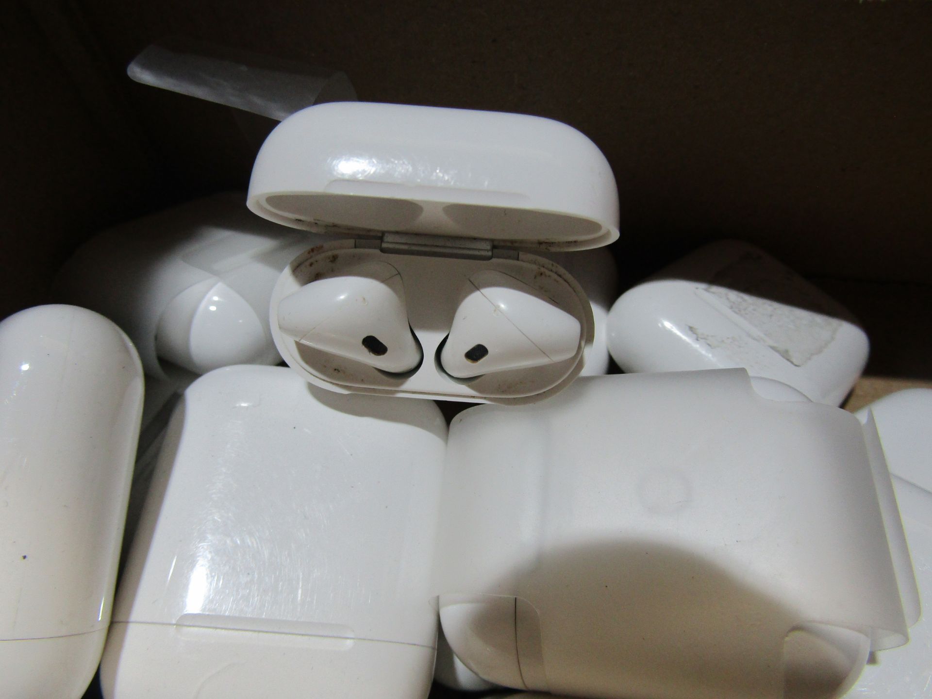 Apple air pods, these are completely unchecked returns they all have 2 air pods and a charging