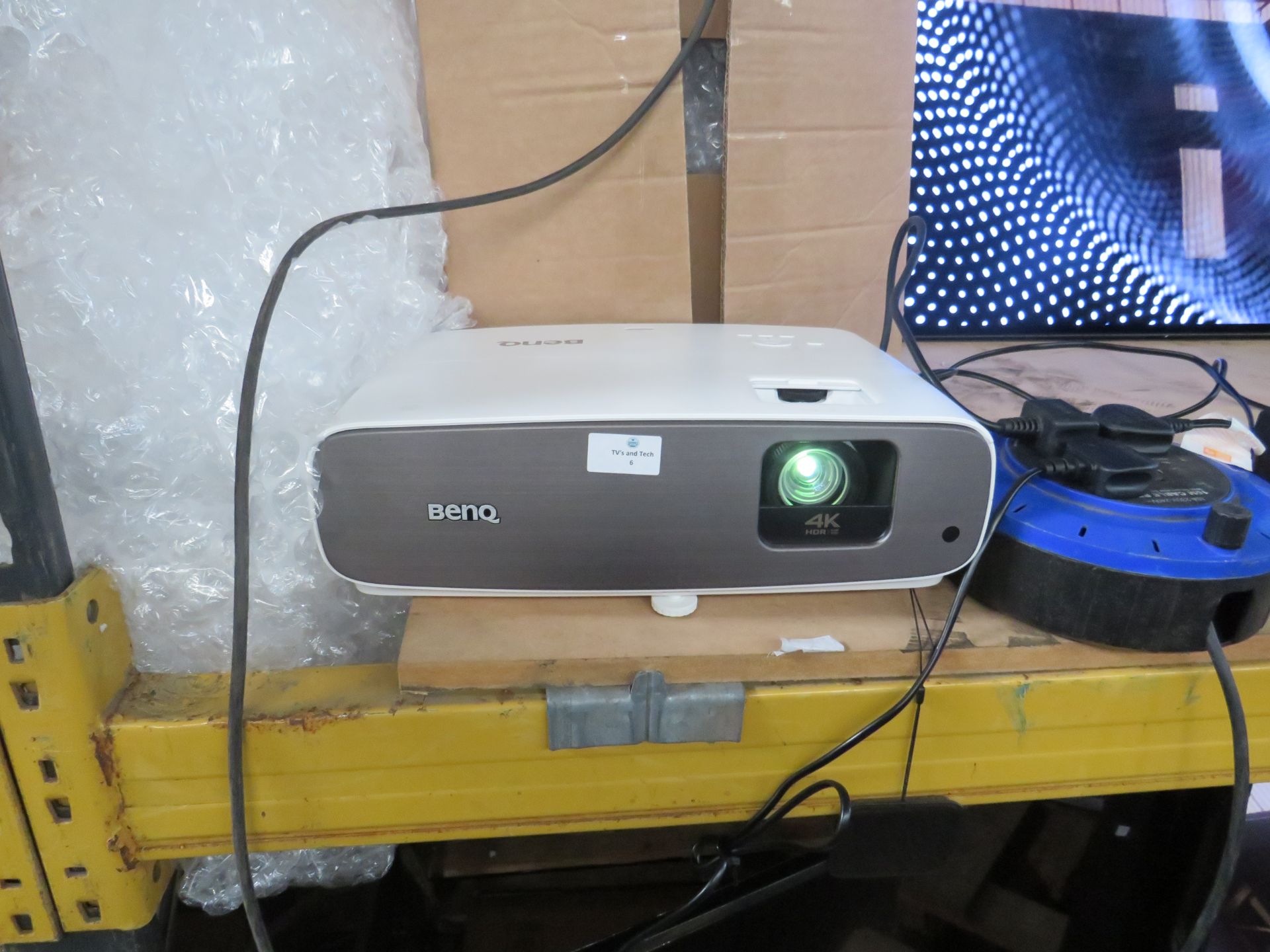 BenQ W2700 4K UHD HDR DLP Projector powers on and displays and image, comes with non original box
