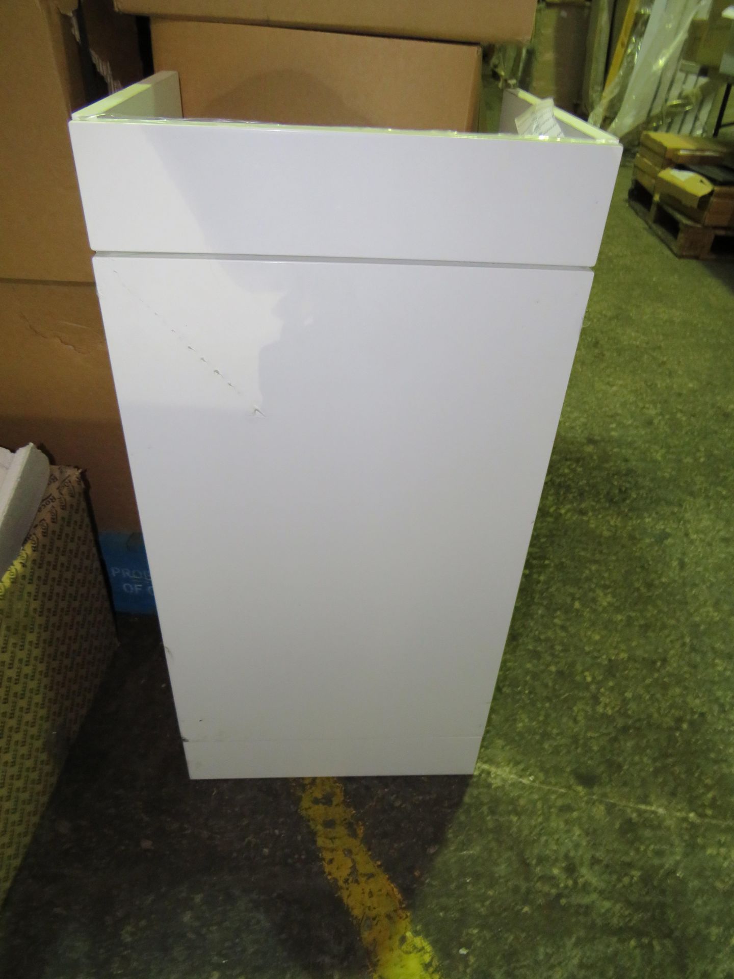 1x Pallet Containing 8x Roca - Gloss White 1-Door 400 Unit - New & Boxed.