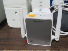 Net Gear N300 wifi extender, no packaging and unchecked