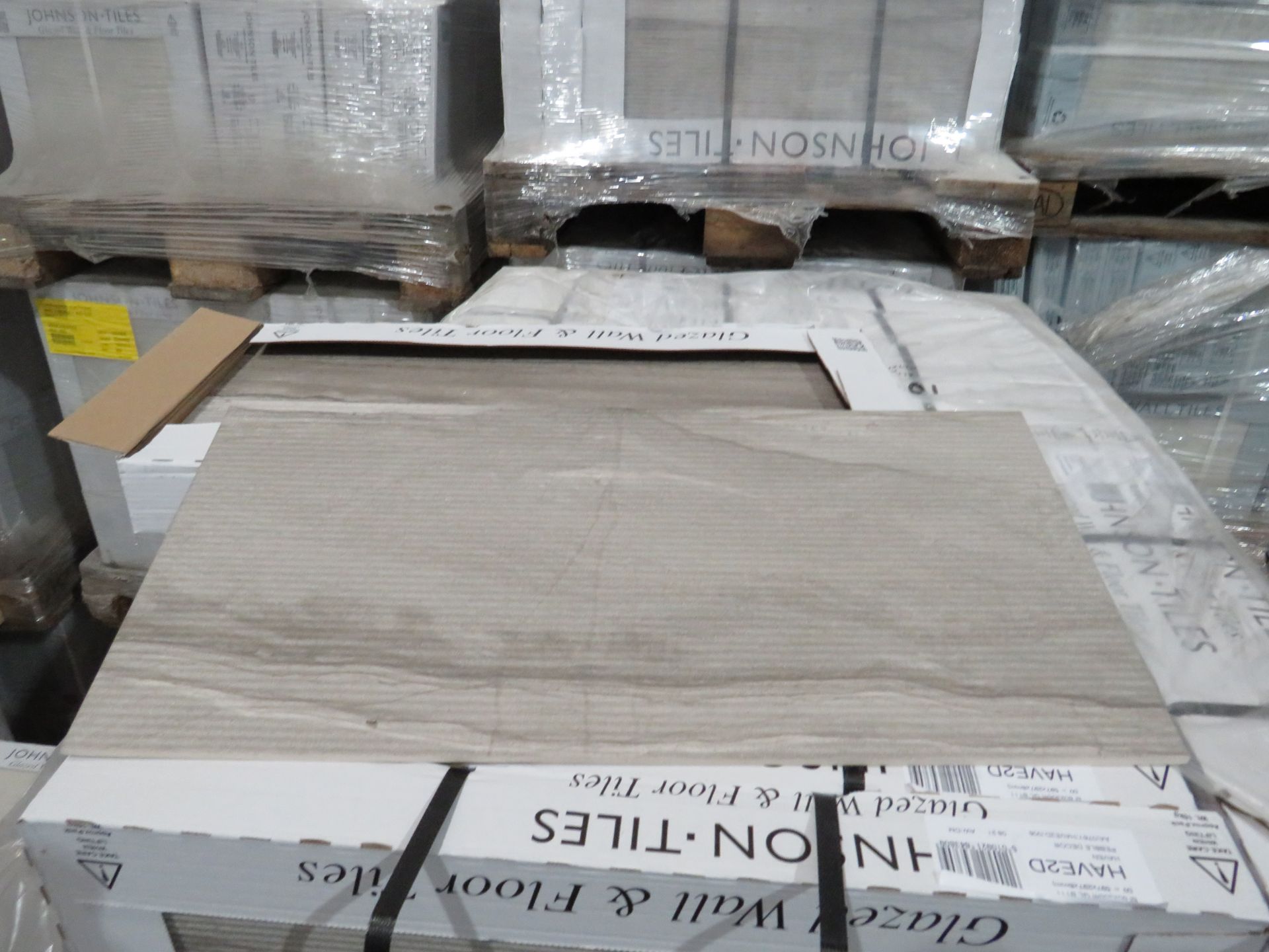 A pallet of 40x packs of 5 Johnsons 600x300mm Haven Pebble decor textured wall and floor tiles , - Image 2 of 2