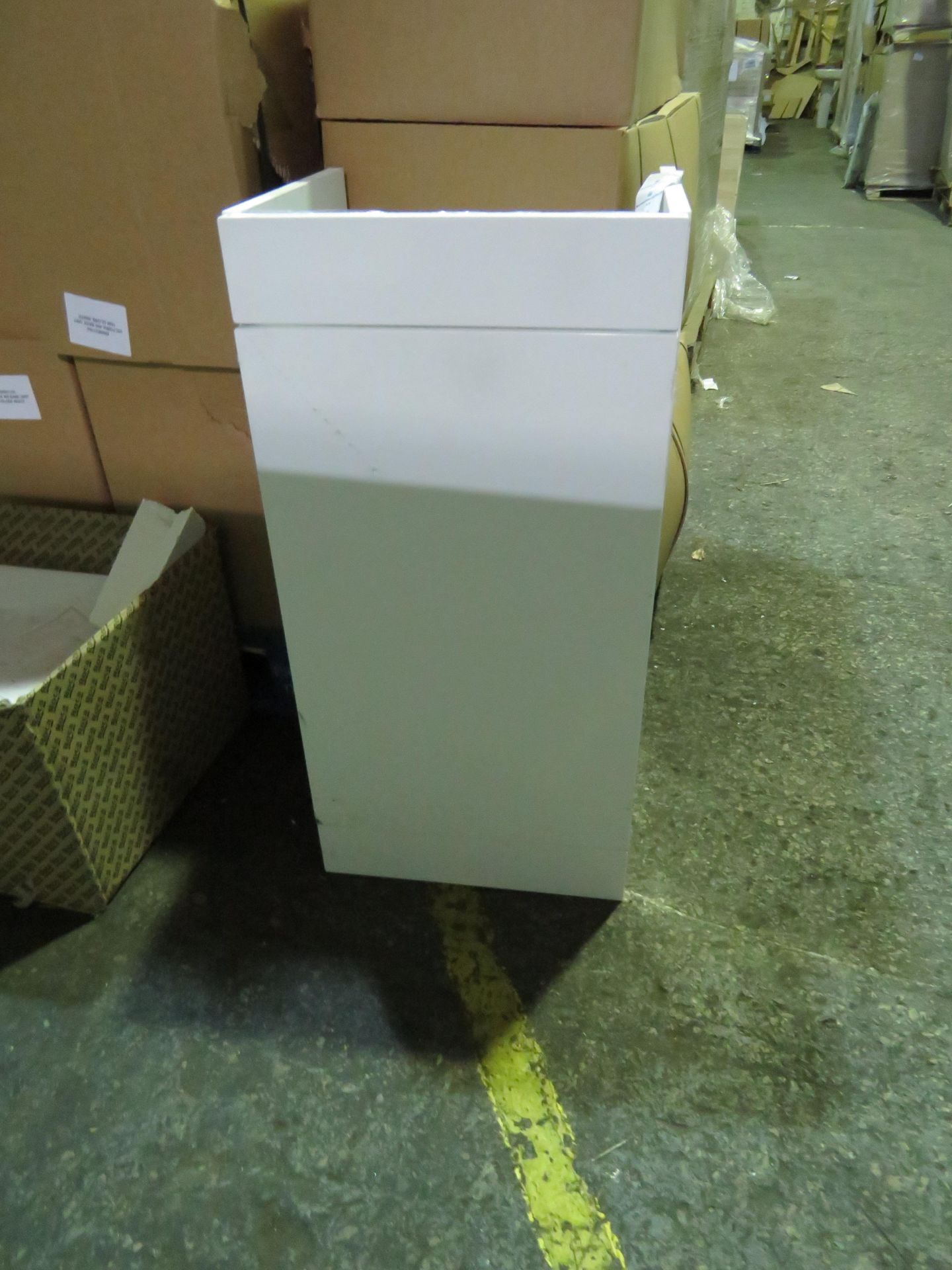 1x Pallet Containing 8x Roca - Gloss White 1-Door 400 Unit - New & Boxed.