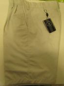 1 X Pair of Nike Golf Shorts Stone Colour Size 30-32 New With Tags