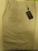 1 X Pair of Nike Golf Shorts Stone Colour Size 30-32 New With Tags